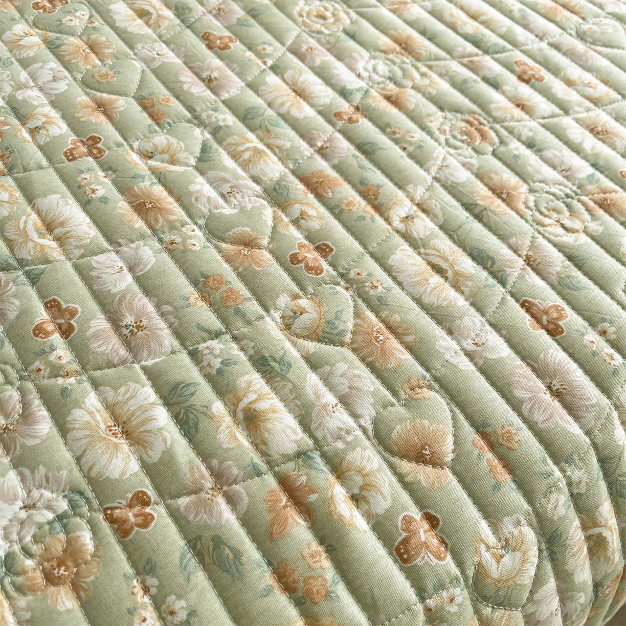 91家纺网 家纺一手货源 找家纺 宜凡家纺 2026新款全棉夹棉印花床盖款三件套 繁花锦年