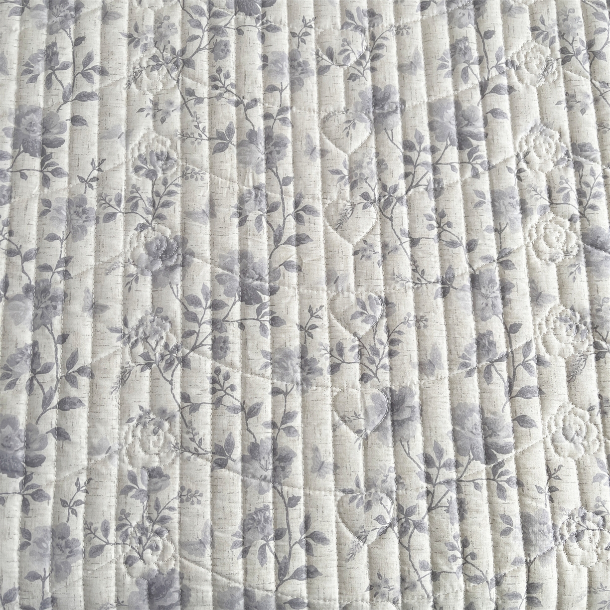 91家纺网 家纺一手货源 找家纺 宜凡家纺 2026新款全棉夹棉印花床盖款三件套 紫藤花