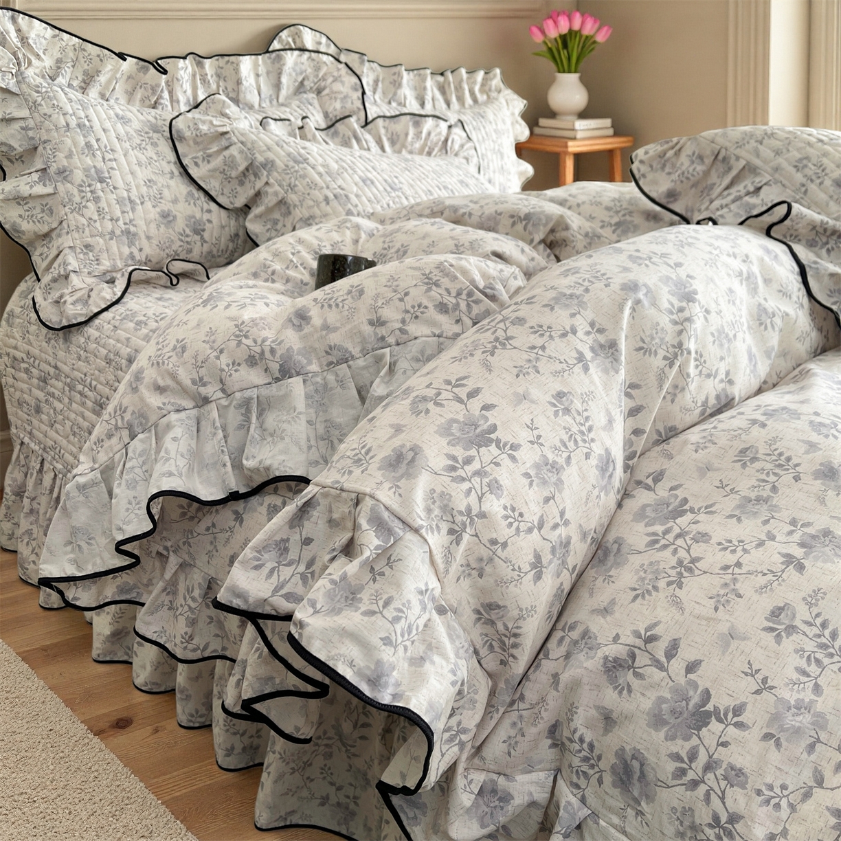 91家纺网 家纺一手货源 找家纺 宜凡家纺 2026新款全棉夹棉印花床盖款三件套 紫藤花