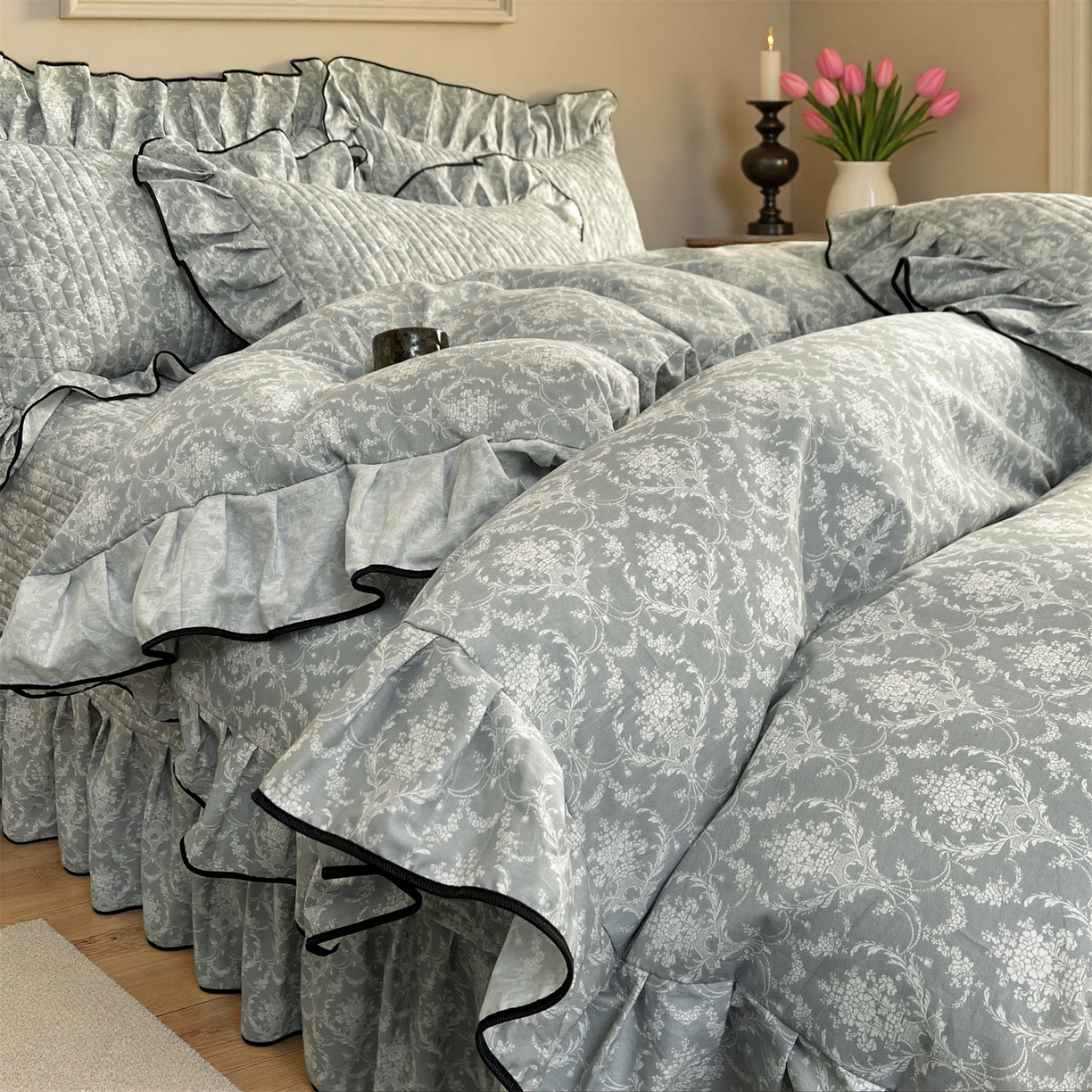 91家纺网 家纺一手货源 找家纺 宜凡家纺 2026新款全棉夹棉印花床盖款四件套 安洛特 灰