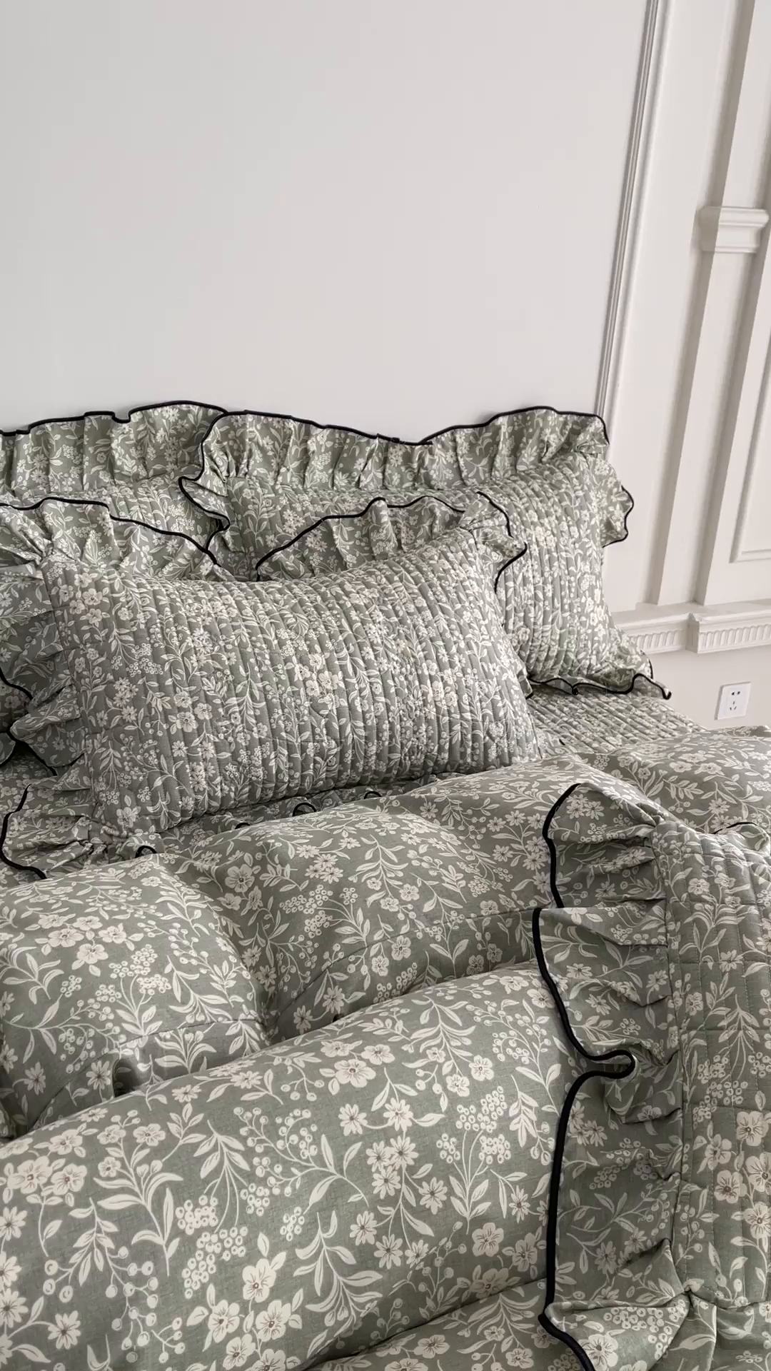 91家纺网 家纺一手货源 找家纺 宜凡家纺 2026新款全棉夹棉印花床盖款四件套 安冉之夏