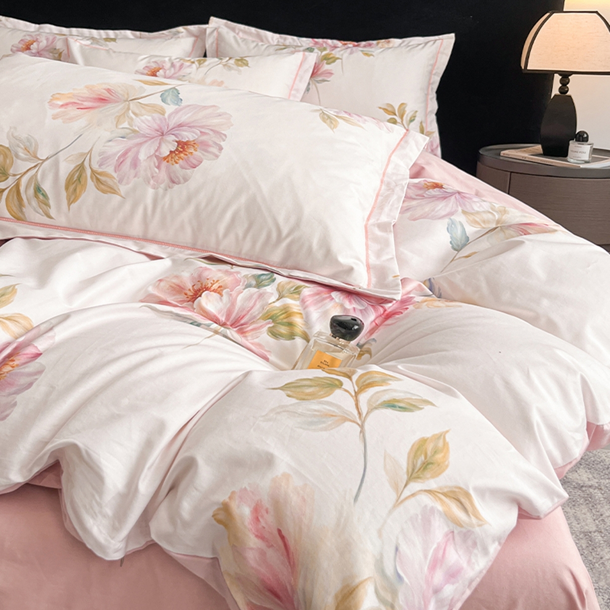 91家纺网 家纺一手货源 找家纺 格里芬家纺 2026新款全棉纯棉40S精梳棉13376印花四件套 南国佳人-粉