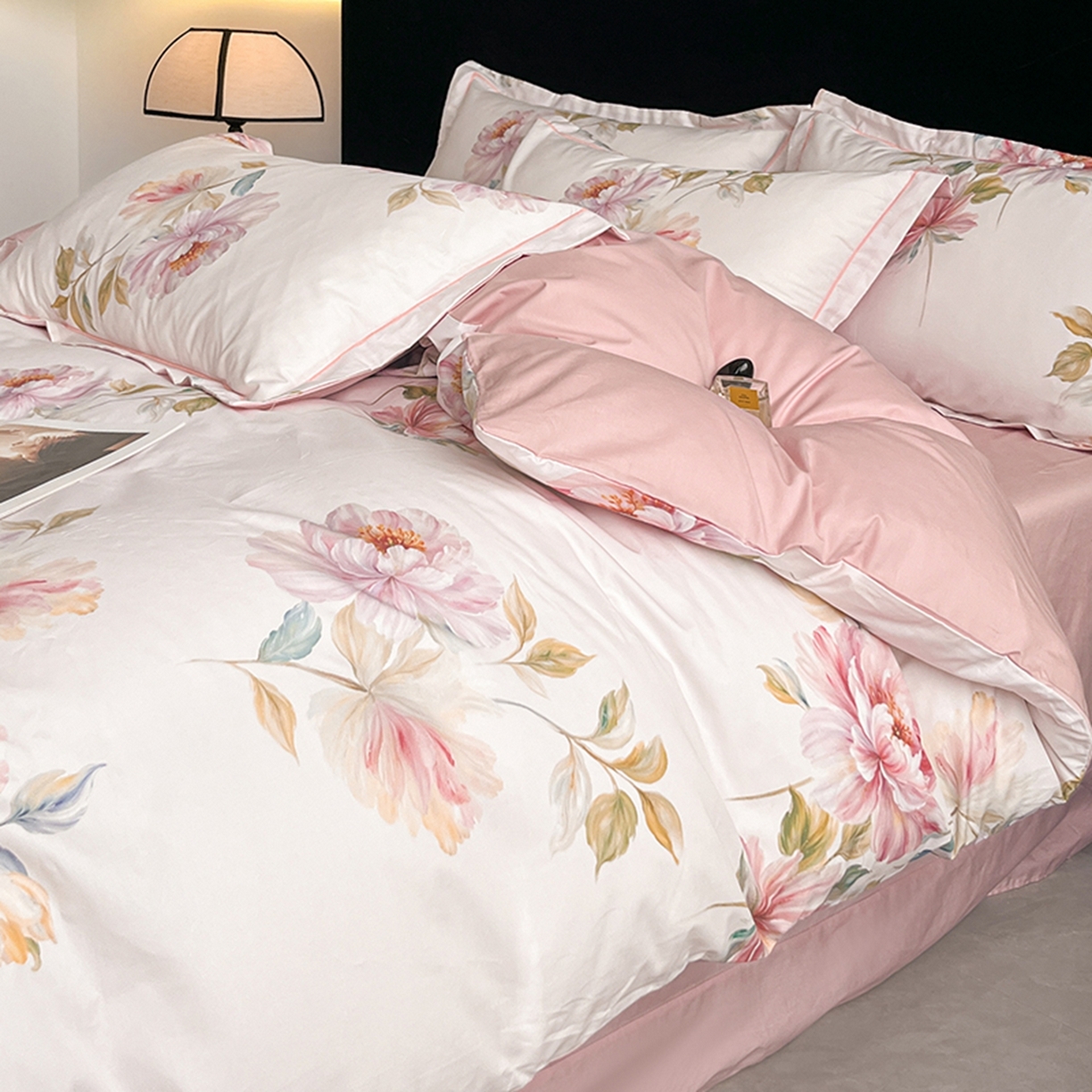 91家纺网 家纺一手货源 找家纺 格里芬家纺 2026新款全棉纯棉40S精梳棉13376印花四件套 南国佳人-粉