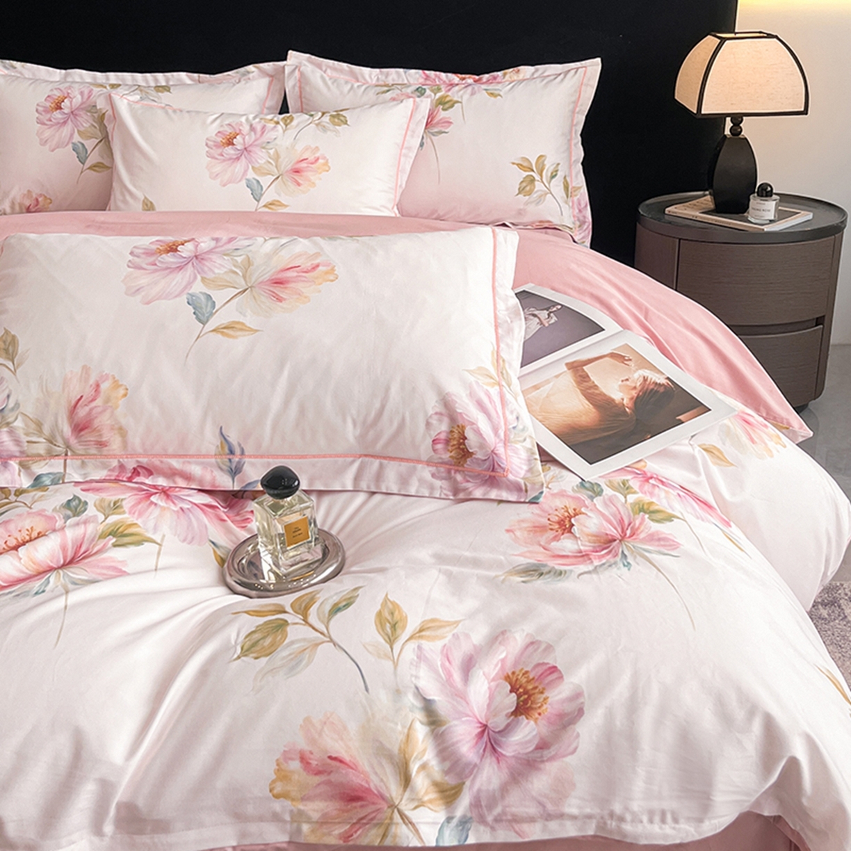 91家纺网 家纺一手货源 找家纺 格里芬家纺 2026新款全棉纯棉40S精梳棉13376印花四件套 南国佳人-粉