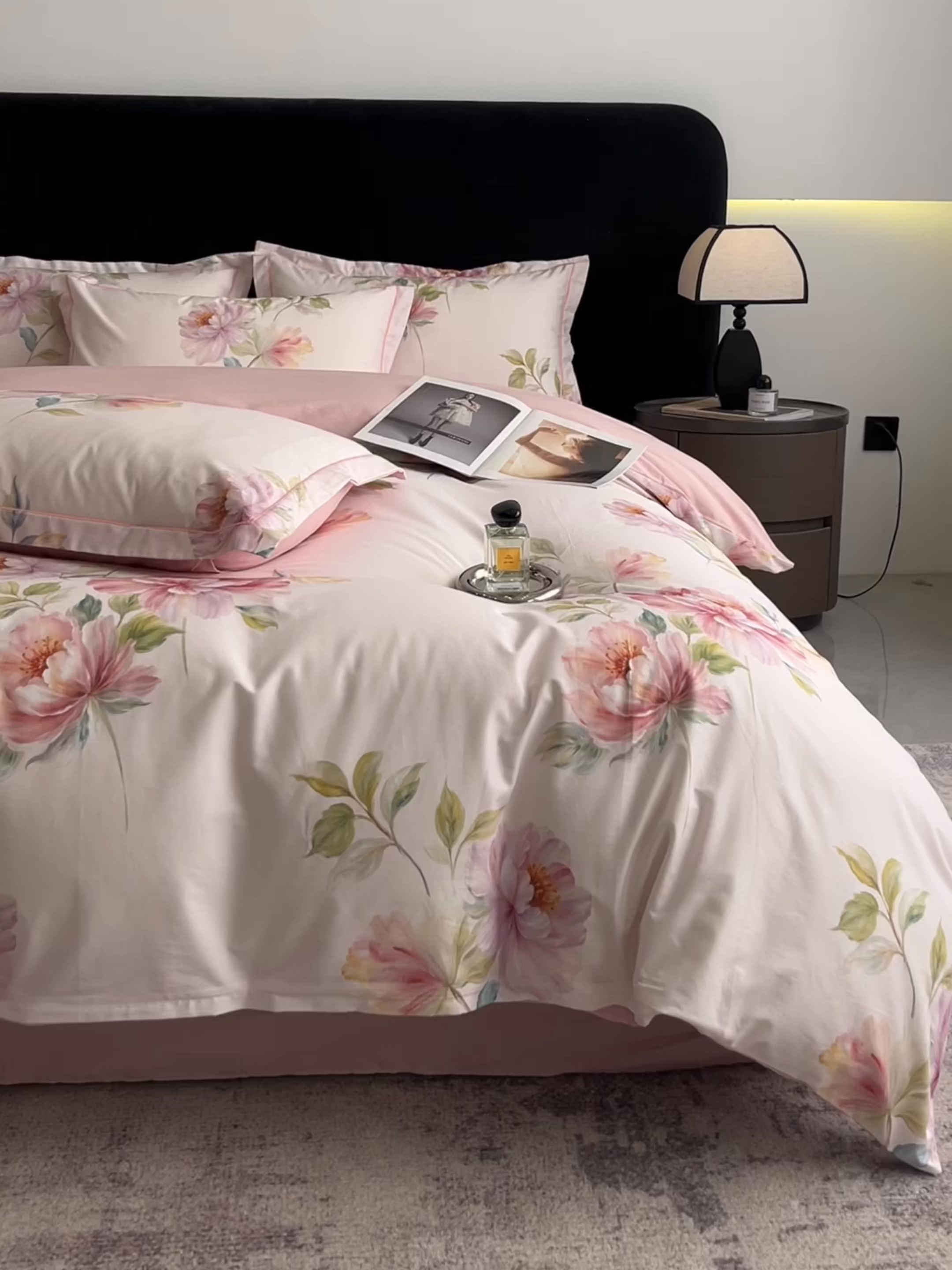 91家纺网 家纺一手货源 找家纺 格里芬家纺 2026新款全棉纯棉40S精梳棉13376印花四件套 南国佳人-粉