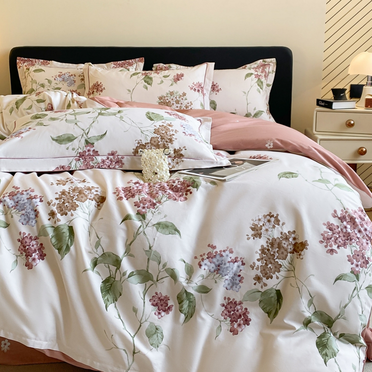 91家纺网 家纺一手货源 找家纺 格里芬家纺 2026新款全棉纯棉40S精梳棉13376印花四件套 南枝-粉