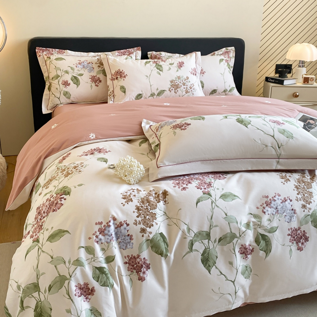 91家纺网 家纺一手货源 找家纺 格里芬家纺 2026新款全棉纯棉40S精梳棉13376印花四件套 南枝-粉