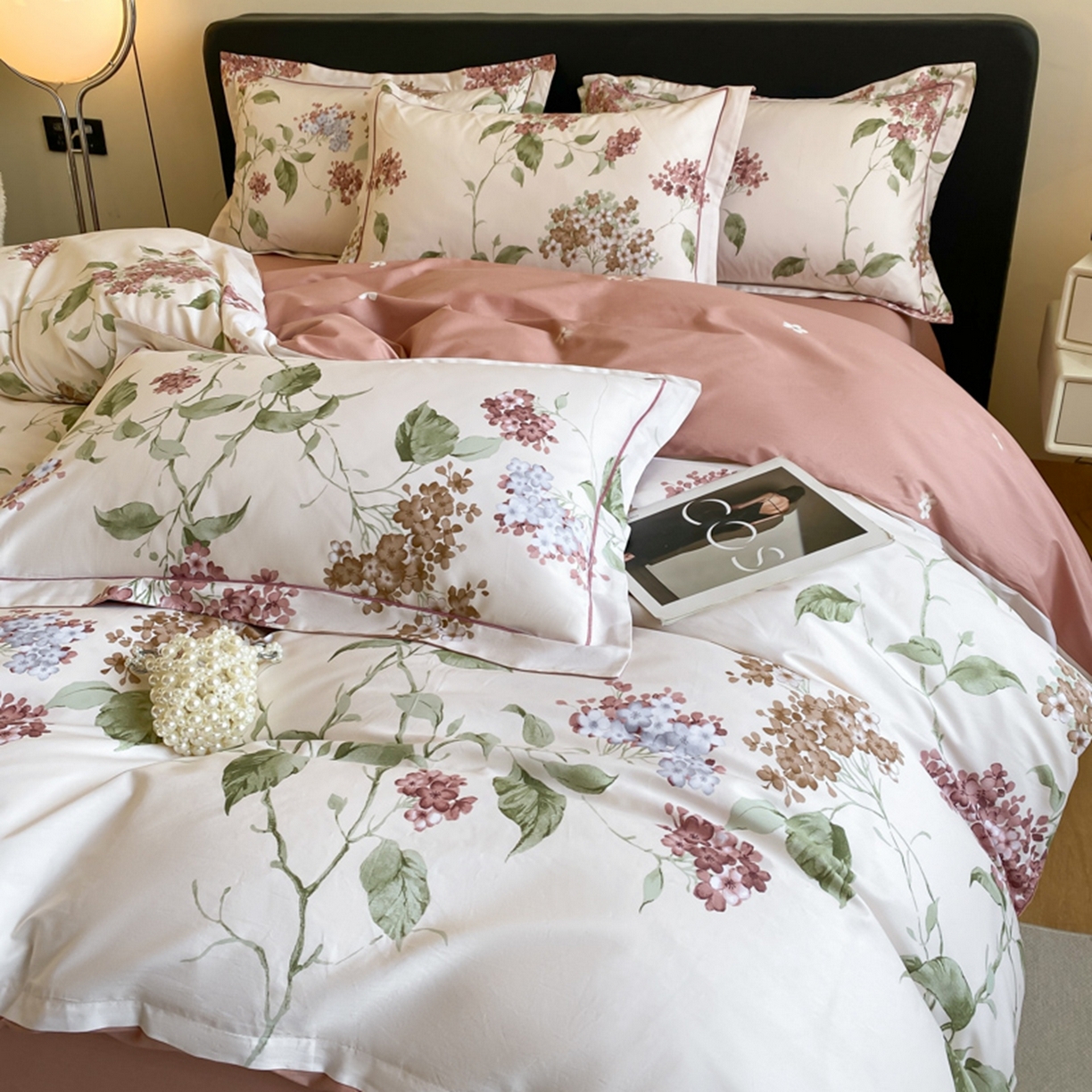 91家纺网 家纺一手货源 找家纺 格里芬家纺 2026新款全棉纯棉40S精梳棉13376印花四件套 南枝-粉