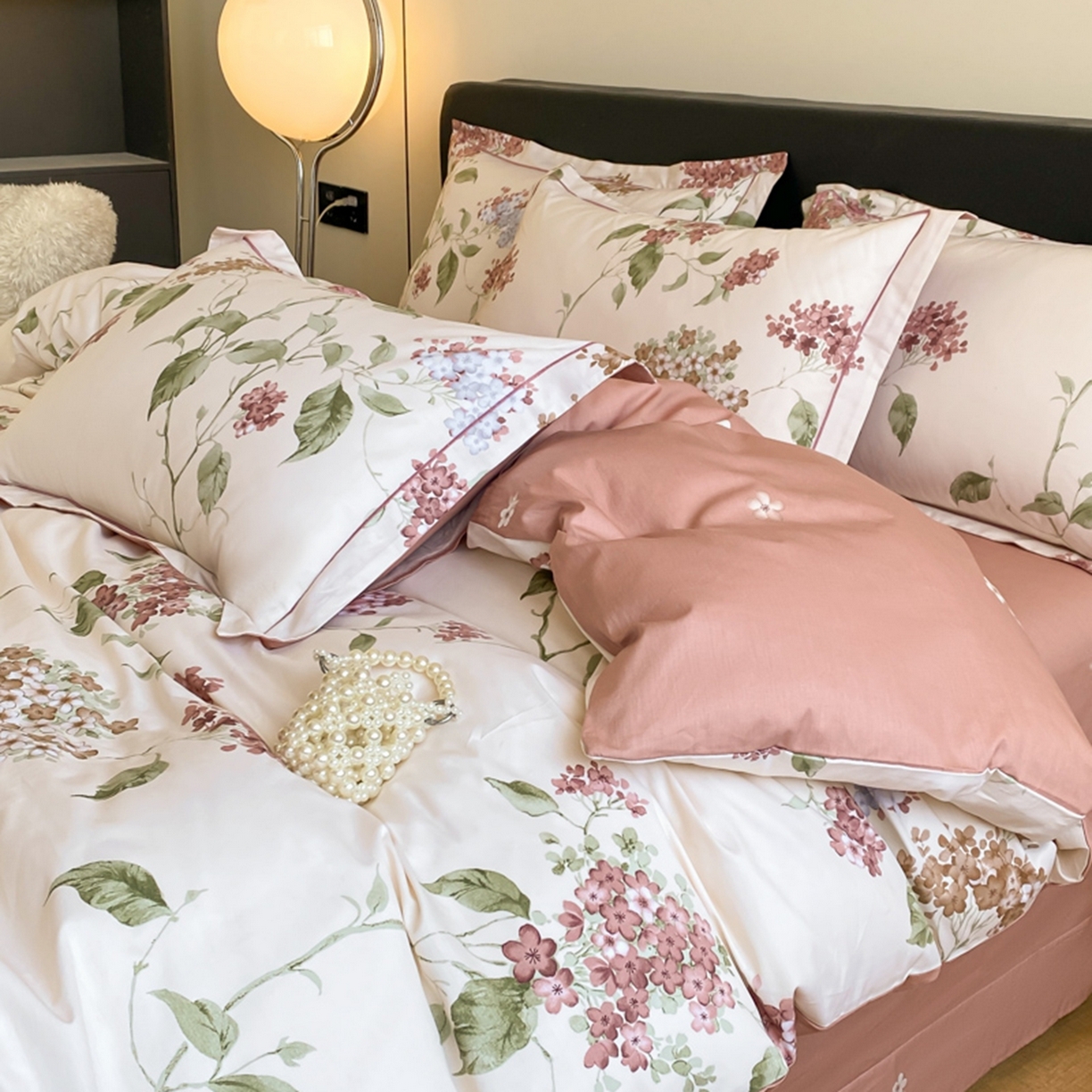 91家纺网 家纺一手货源 找家纺 格里芬家纺 2026新款全棉纯棉40S精梳棉13376印花四件套 南枝-粉