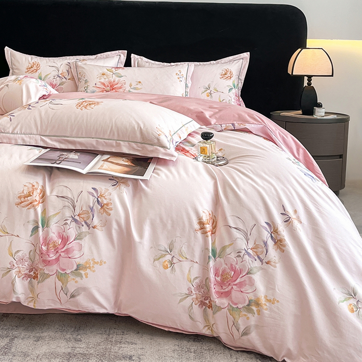 91家纺网 家纺一手货源 找家纺 格里芬家纺 2026新款全棉纯棉40S精梳棉13376印花四件套 舒槿-粉