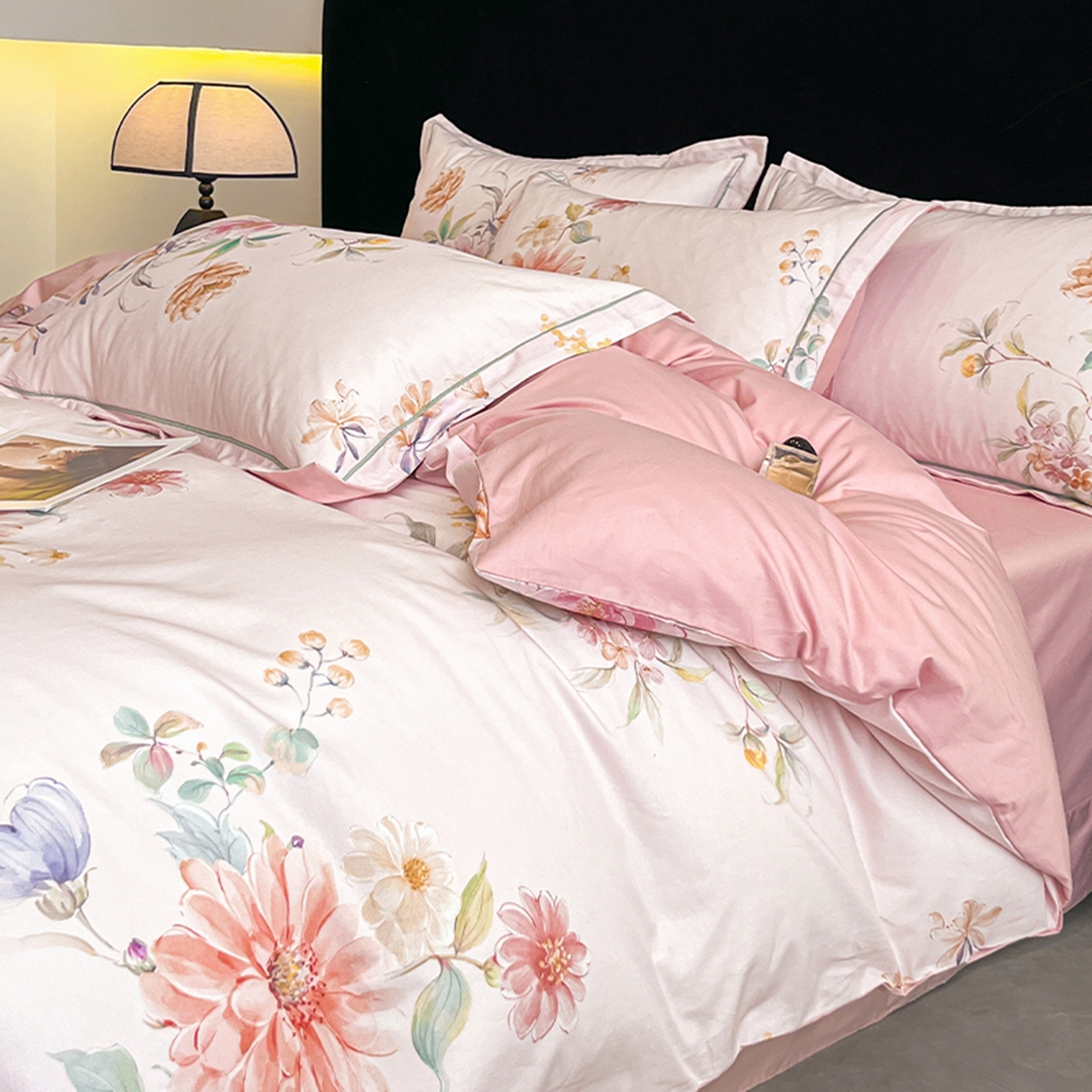 91家纺网 家纺一手货源 找家纺 格里芬家纺 2026新款全棉纯棉40S精梳棉13376印花四件套 舒槿-粉