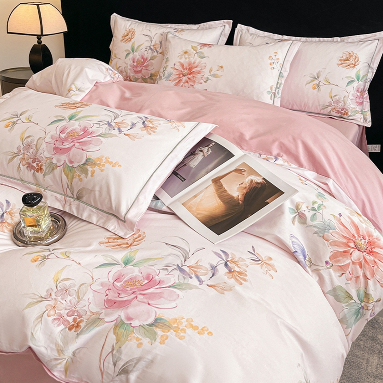 91家纺网 家纺一手货源 找家纺 格里芬家纺 2026新款全棉纯棉40S精梳棉13376印花四件套 舒槿-粉