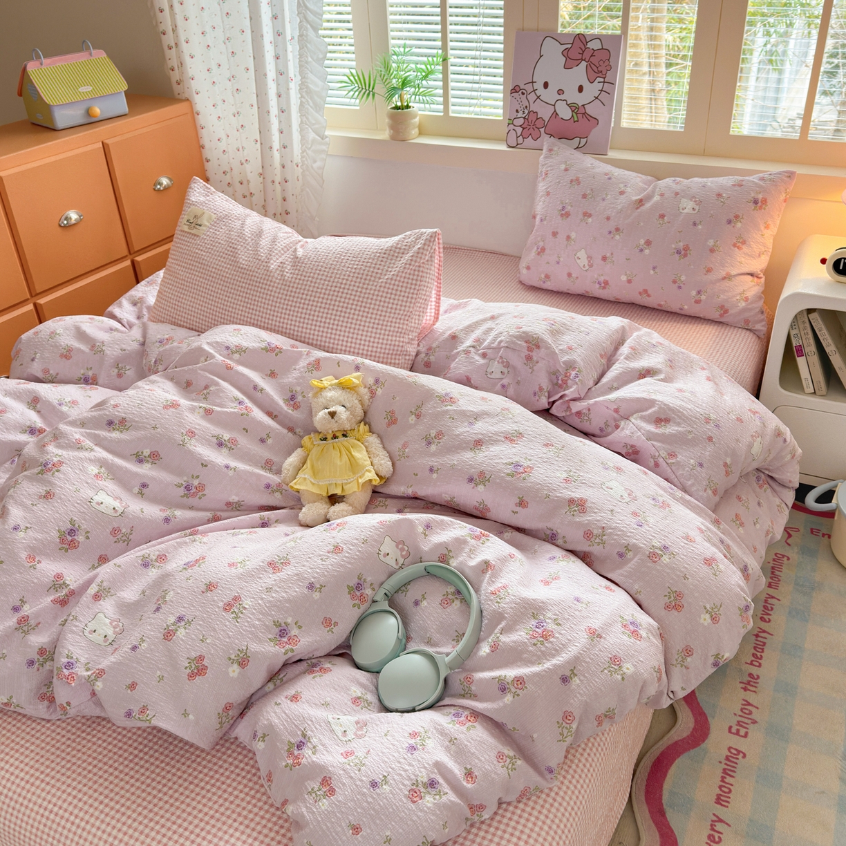 91家纺网 家纺一手货源 找家纺 奈颜 2026新款贴标款A类超柔泡芙纱印花四件套 猫团粉