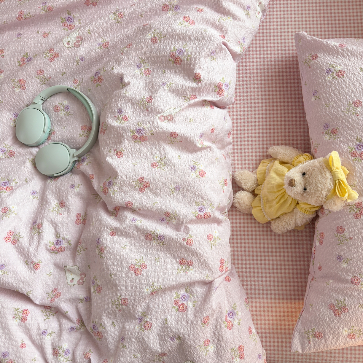 91家纺网 家纺一手货源 找家纺 奈颜 2026新款贴标款A类超柔泡芙纱印花四件套 猫团粉