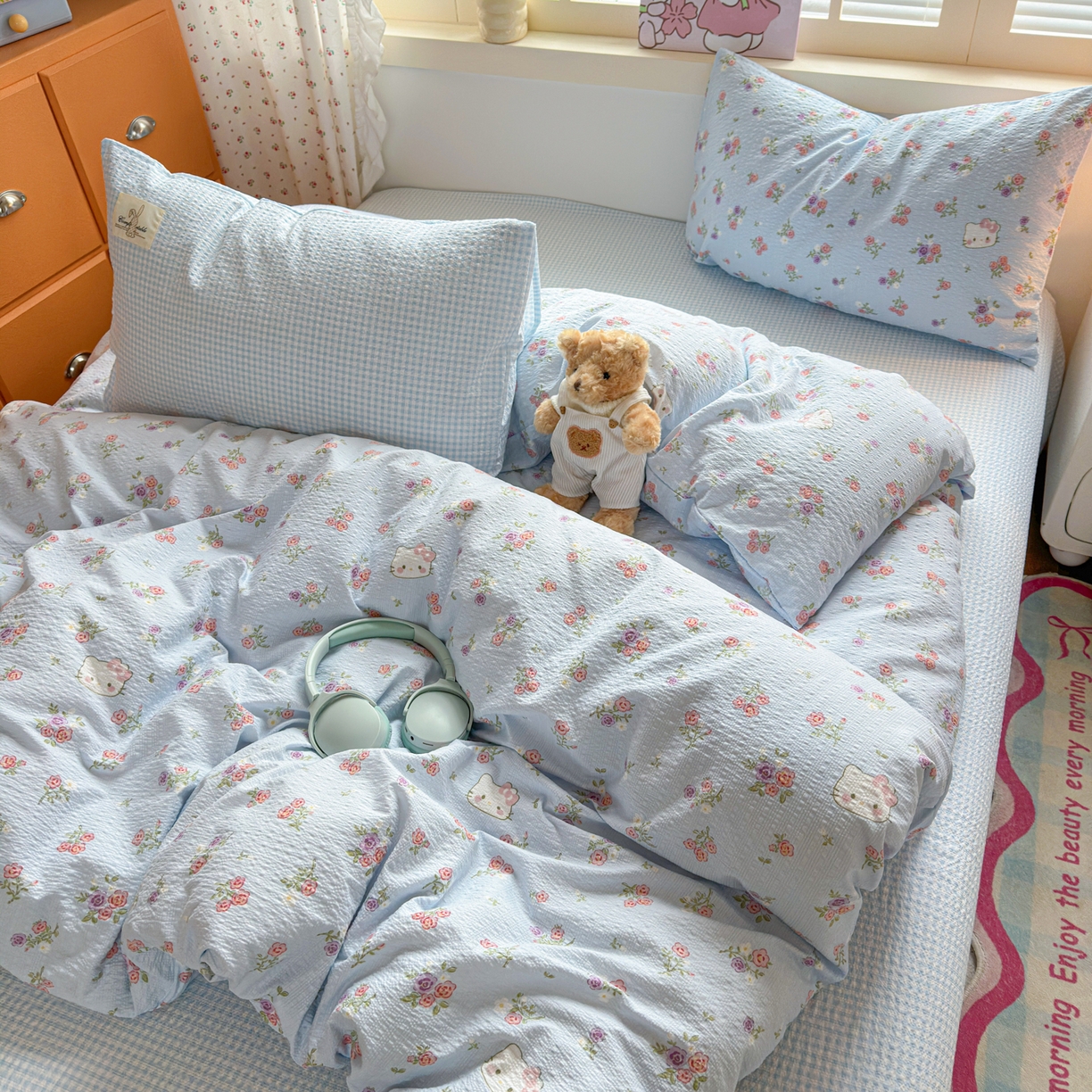 91家纺网 家纺一手货源 找家纺 奈颜 2026新款贴标款A类超柔泡芙纱印花四件套 猫团兰