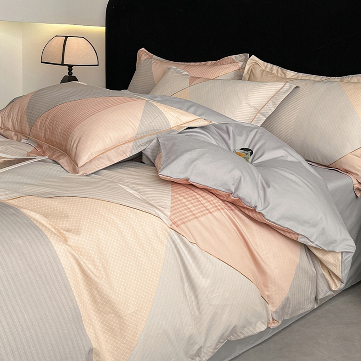 91家纺网 家纺一手货源 找家纺 格里芬家纺 2026新款全棉纯棉40S精梳棉13376印花四件套 司延-粉