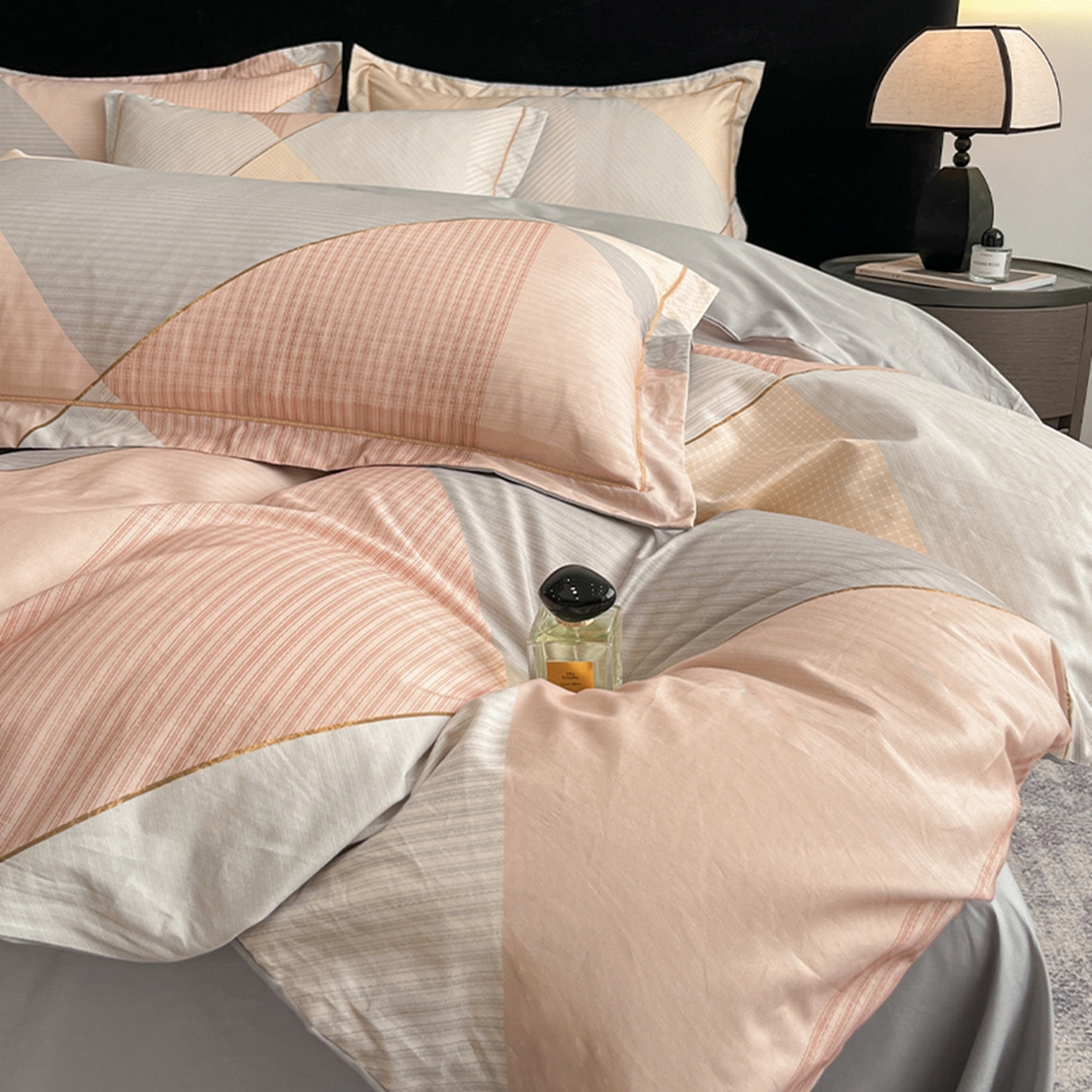 91家纺网 家纺一手货源 找家纺 格里芬家纺 2026新款全棉纯棉40S精梳棉13376印花四件套 司延-粉