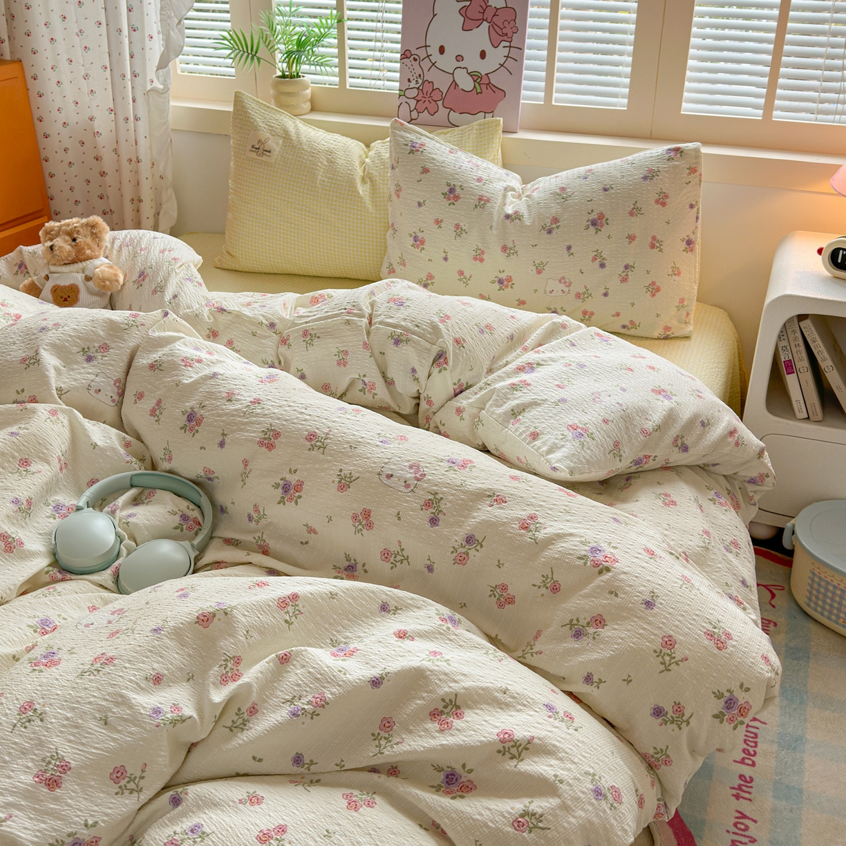 91家纺网 家纺一手货源 找家纺 奈颜 2026新款贴标款A类超柔泡芙纱印花四件套 猫团奶黄