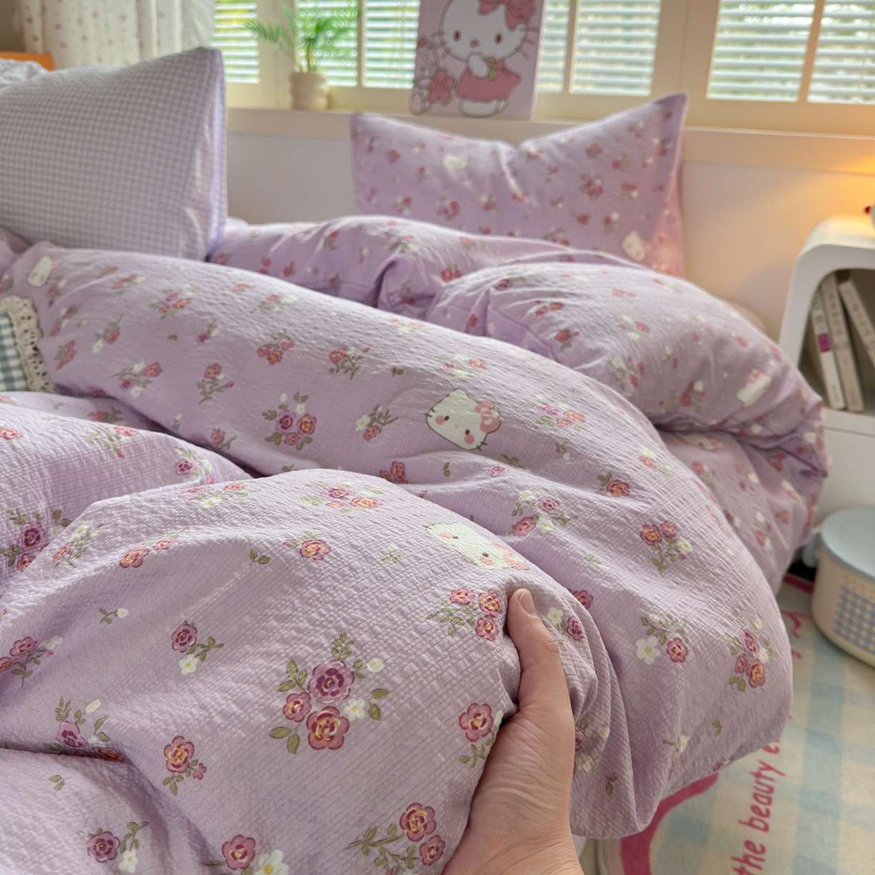 91家纺网 家纺一手货源 找家纺 奈颜 2026新款贴标款A类超柔泡芙纱印花四件套 猫团浅紫