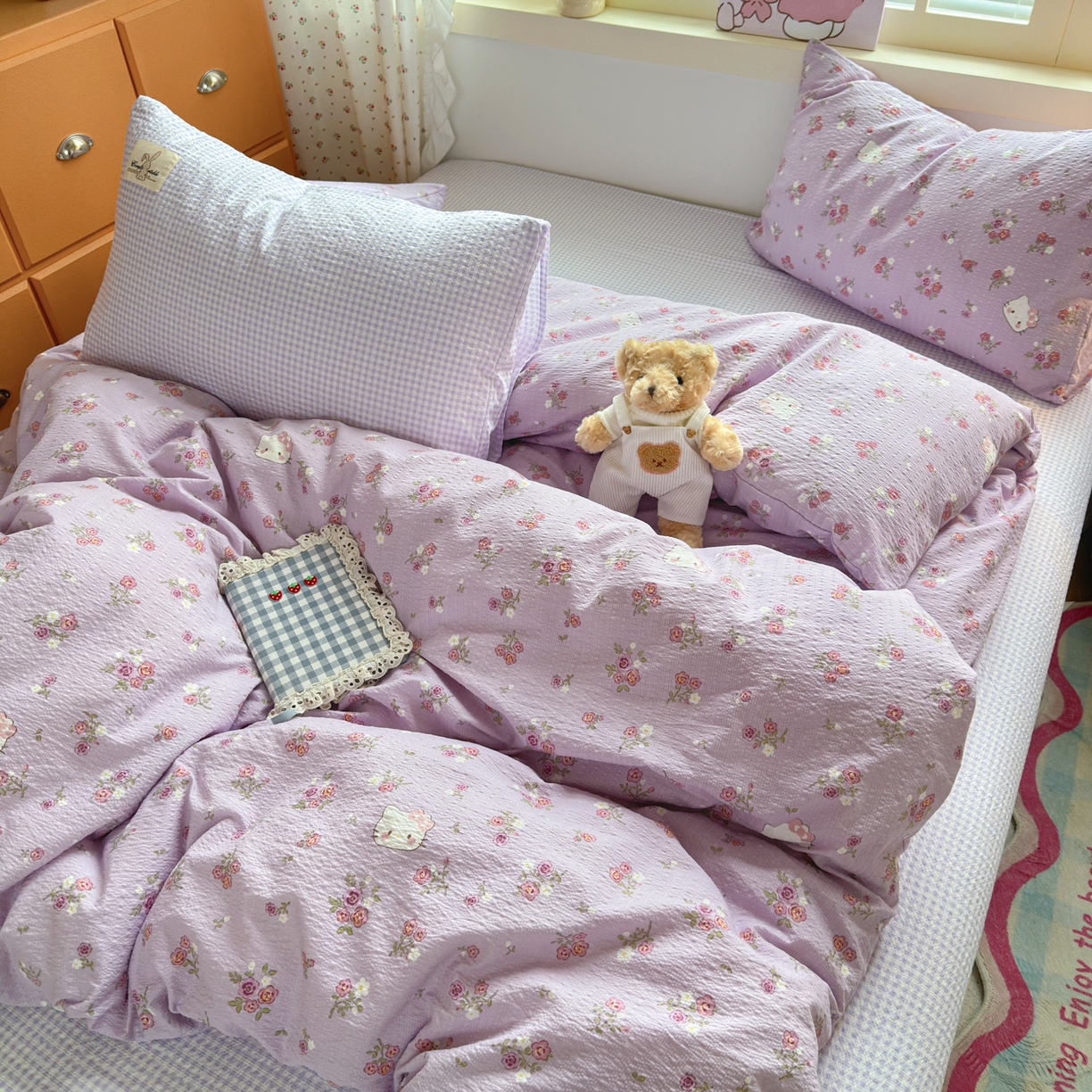 91家纺网 家纺一手货源 找家纺 奈颜 2026新款贴标款A类超柔泡芙纱印花四件套 猫团浅紫