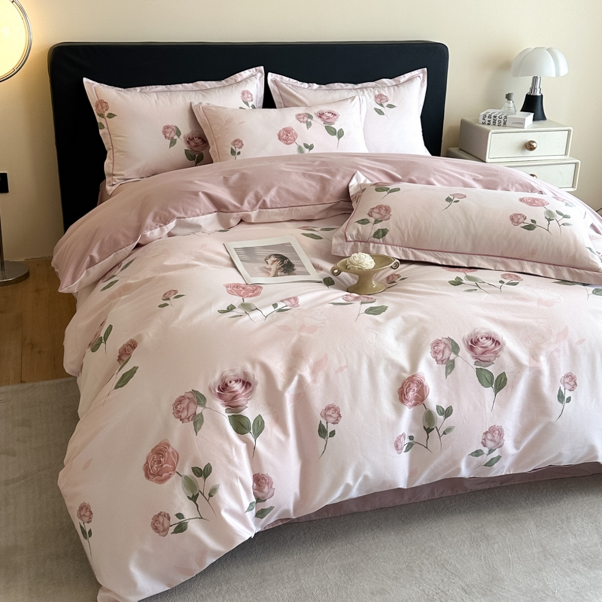 91家纺网 家纺一手货源 找家纺 格里芬家纺 2026新款全棉纯棉40S精梳棉13376印花四件套 苏珊-粉