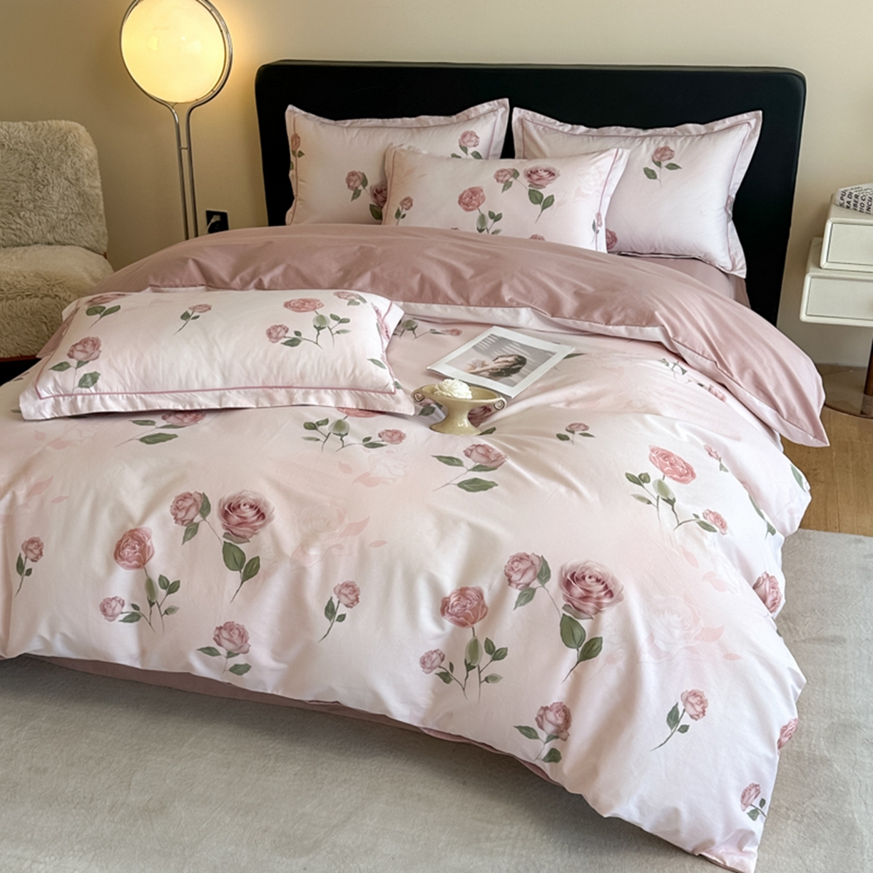 91家纺网 家纺一手货源 找家纺 格里芬家纺 2026新款全棉纯棉40S精梳棉13376印花四件套 苏珊-粉