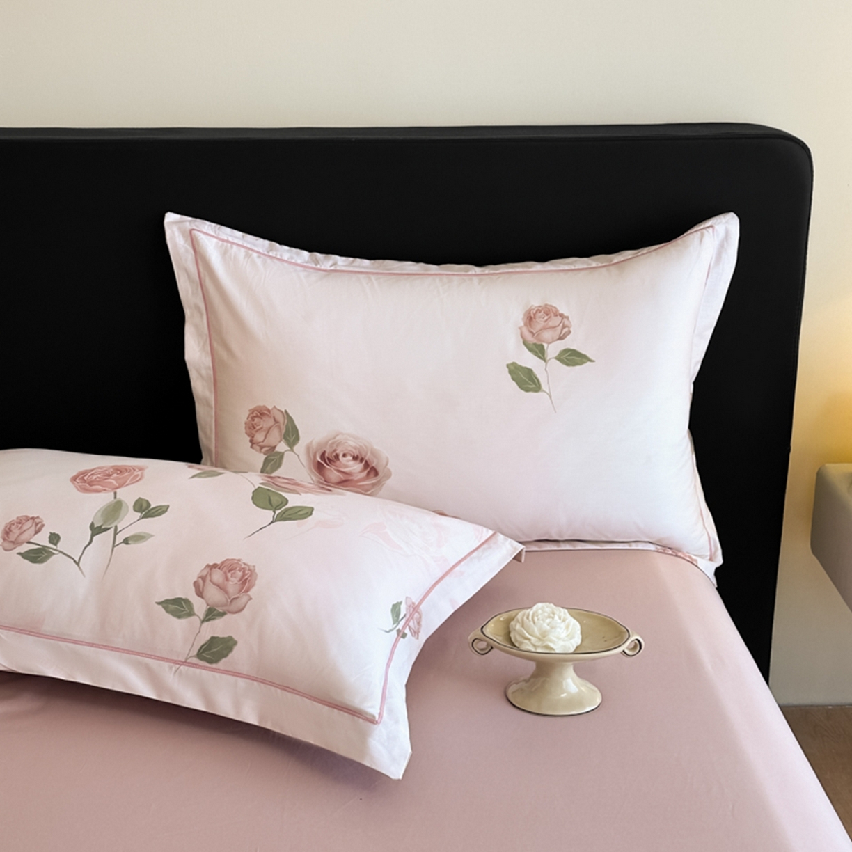 91家纺网 家纺一手货源 找家纺 格里芬家纺 2026新款全棉纯棉40S精梳棉13376印花四件套 苏珊-粉