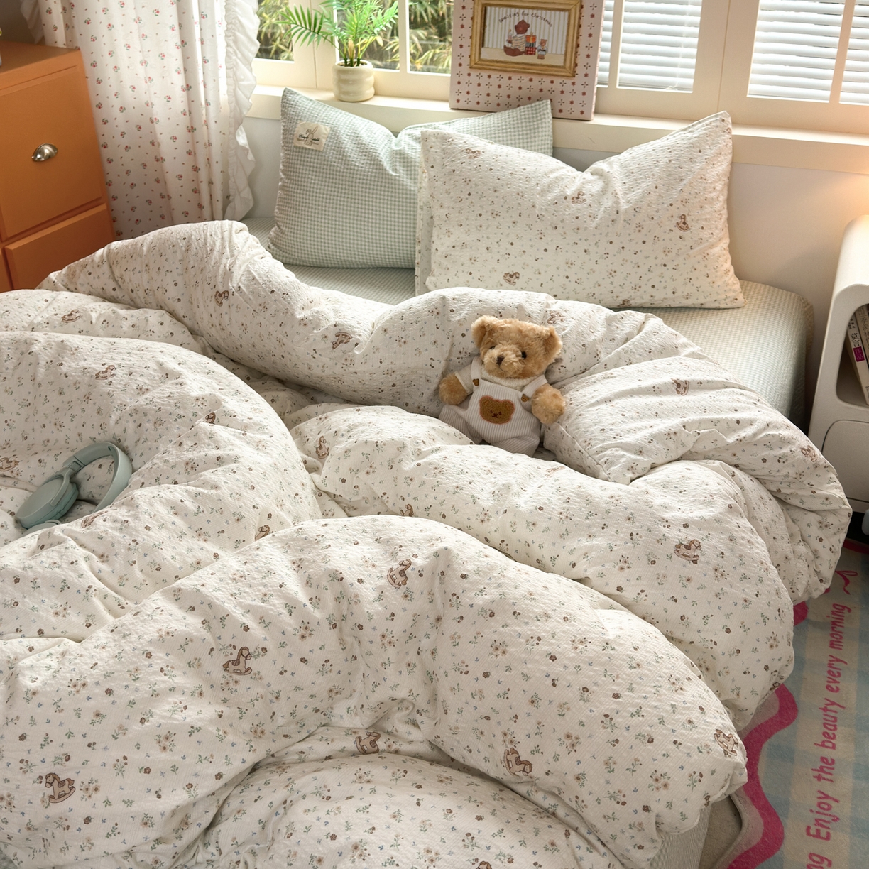 91家纺网 家纺一手货源 找家纺 奈颜 2026新款贴标款A类超柔泡芙纱印花四件套 木马花园