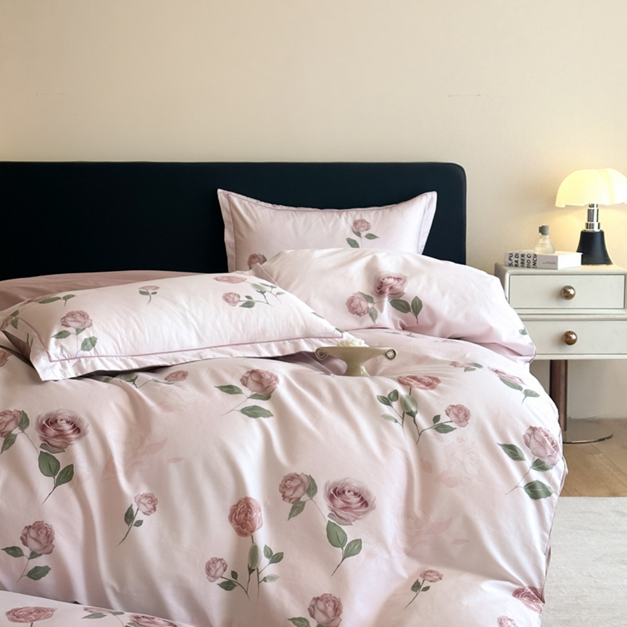 91家纺网 家纺一手货源 找家纺 格里芬家纺 2026新款全棉纯棉40S精梳棉13376印花四件套 苏珊-粉