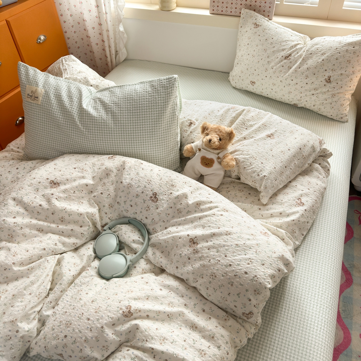 91家纺网 家纺一手货源 找家纺 奈颜 2026新款贴标款A类超柔泡芙纱印花四件套 木马花园