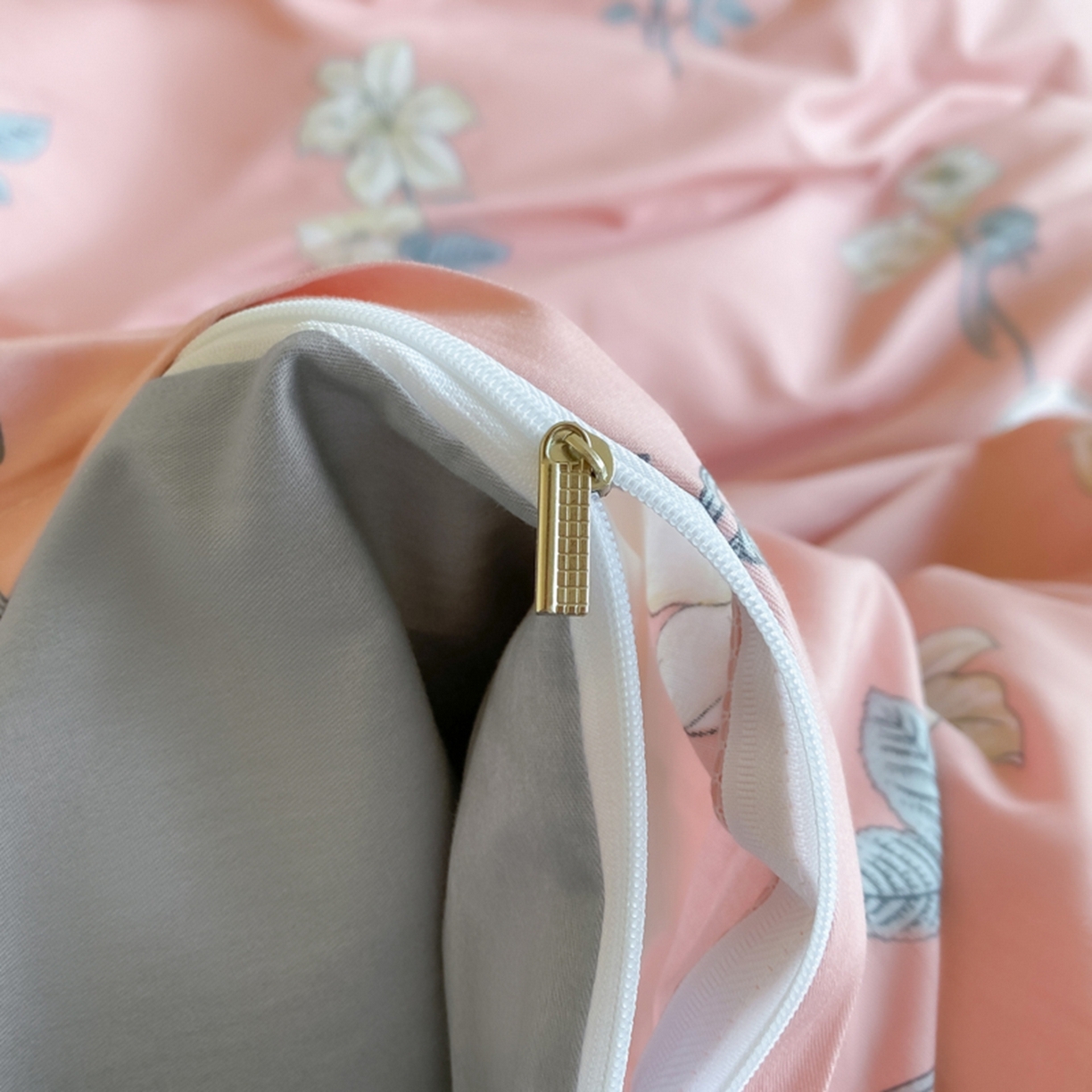 91家纺网 家纺一手货源 找家纺 格里芬家纺 2026新款全棉纯棉40S精梳棉13376印花四件套 阳光花朵