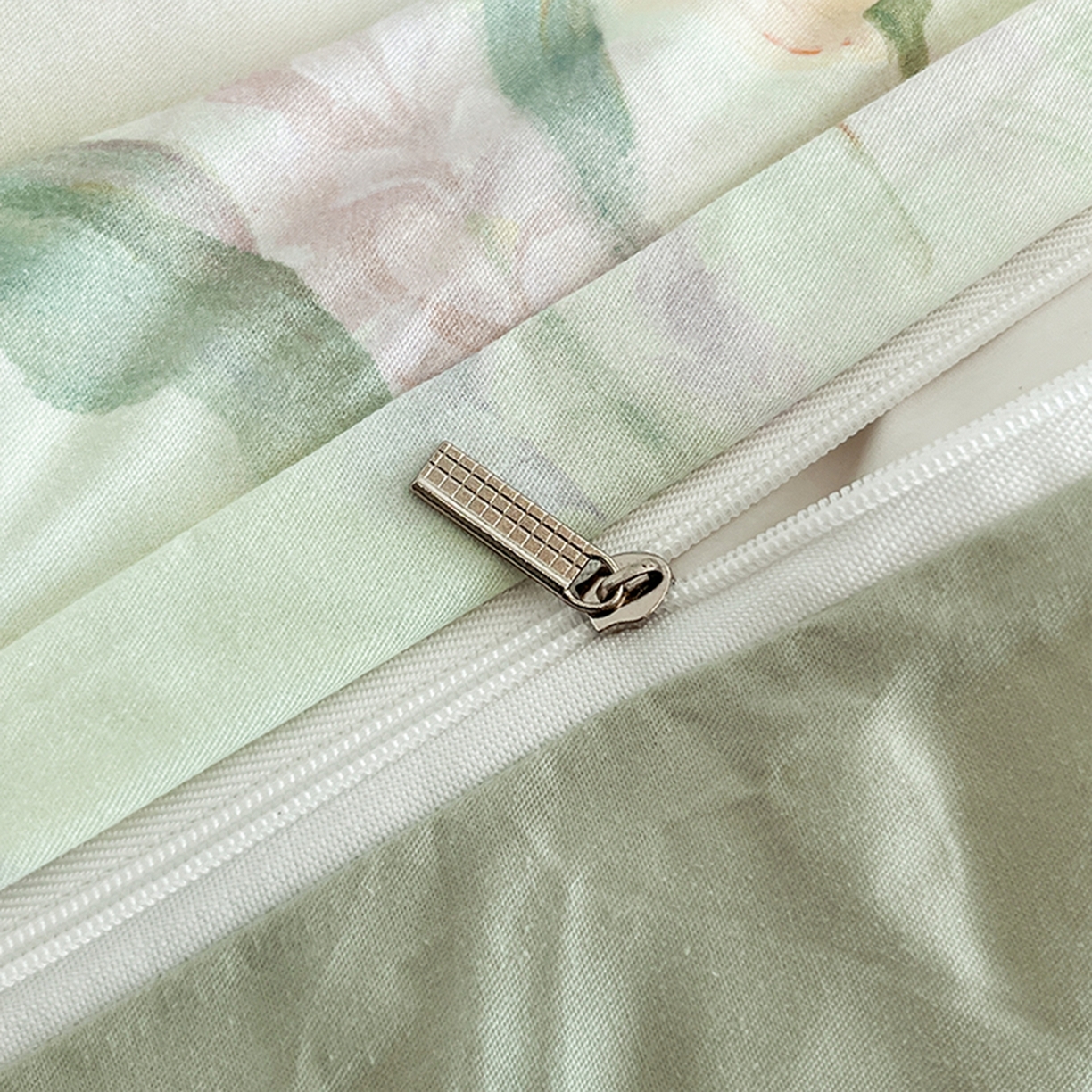 91家纺网 家纺一手货源 找家纺 格里芬家纺 2026新款全棉纯棉40S精梳棉13376印花四件套 野圃寻芳-绿