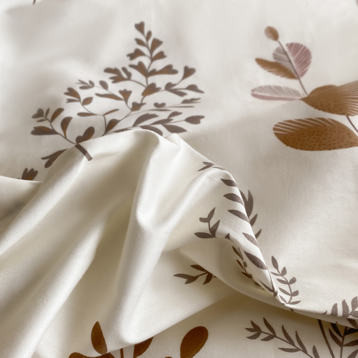 91家纺网 家纺一手货源 找家纺 格里芬家纺 2026新款全棉纯棉40S精梳棉13376印花四件套 叶叶私语