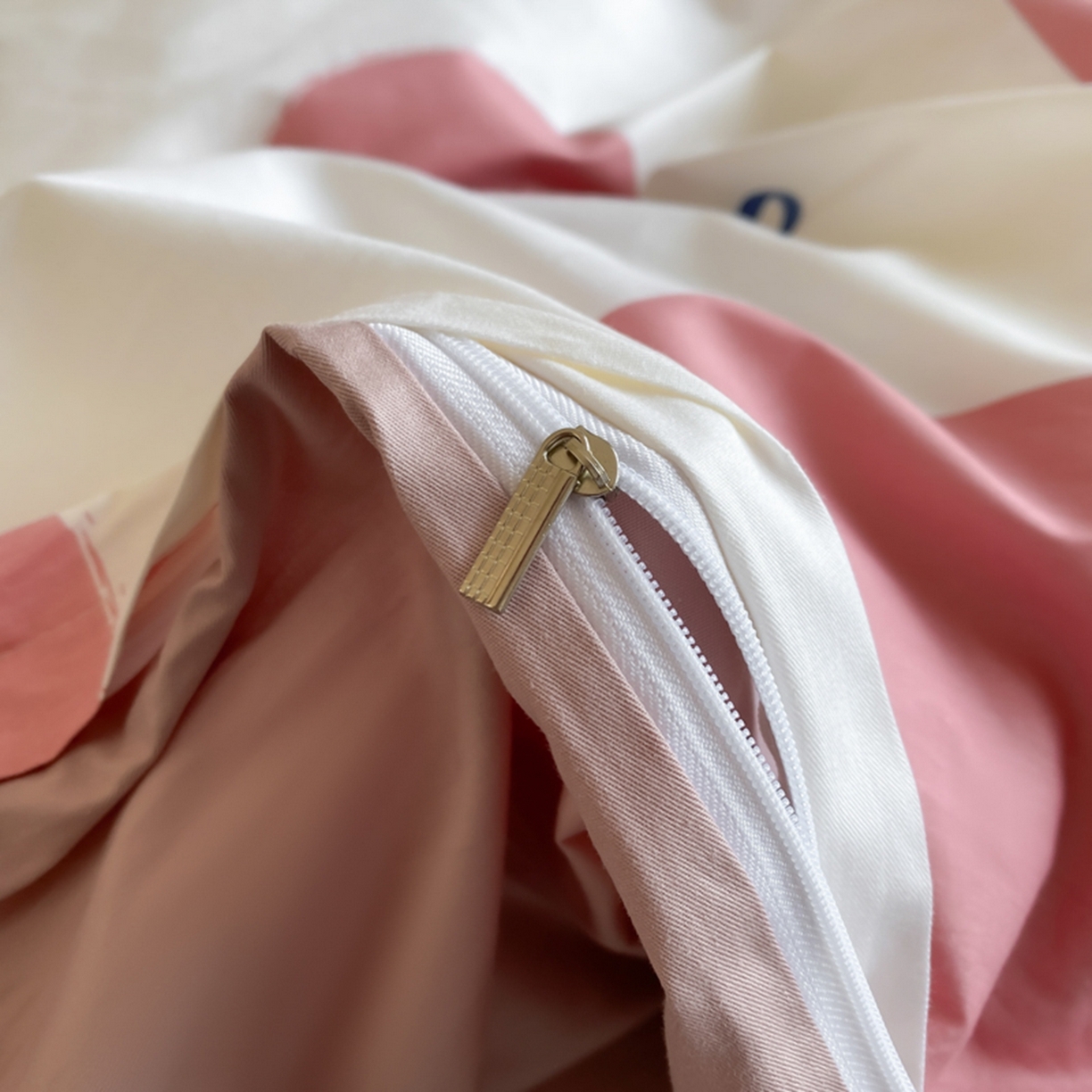 91家纺网 家纺一手货源 找家纺 格里芬家纺 2026新款全棉纯棉40S精梳棉13376印花四件套 幽香恋曲