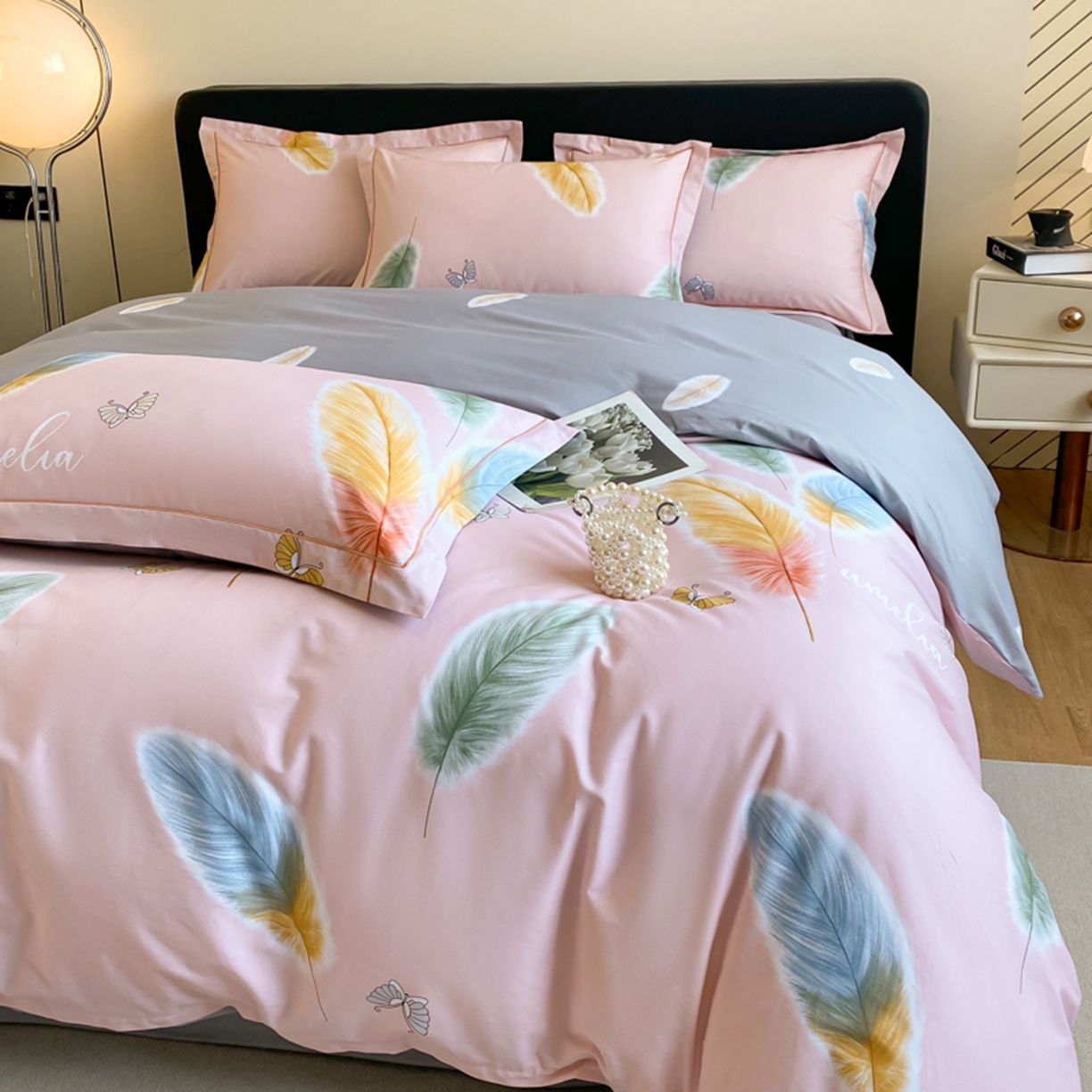 91家纺网 家纺一手货源 找家纺 格里芬家纺 2026新款全棉纯棉40S精梳棉13376印花四件套 雨蝶-粉