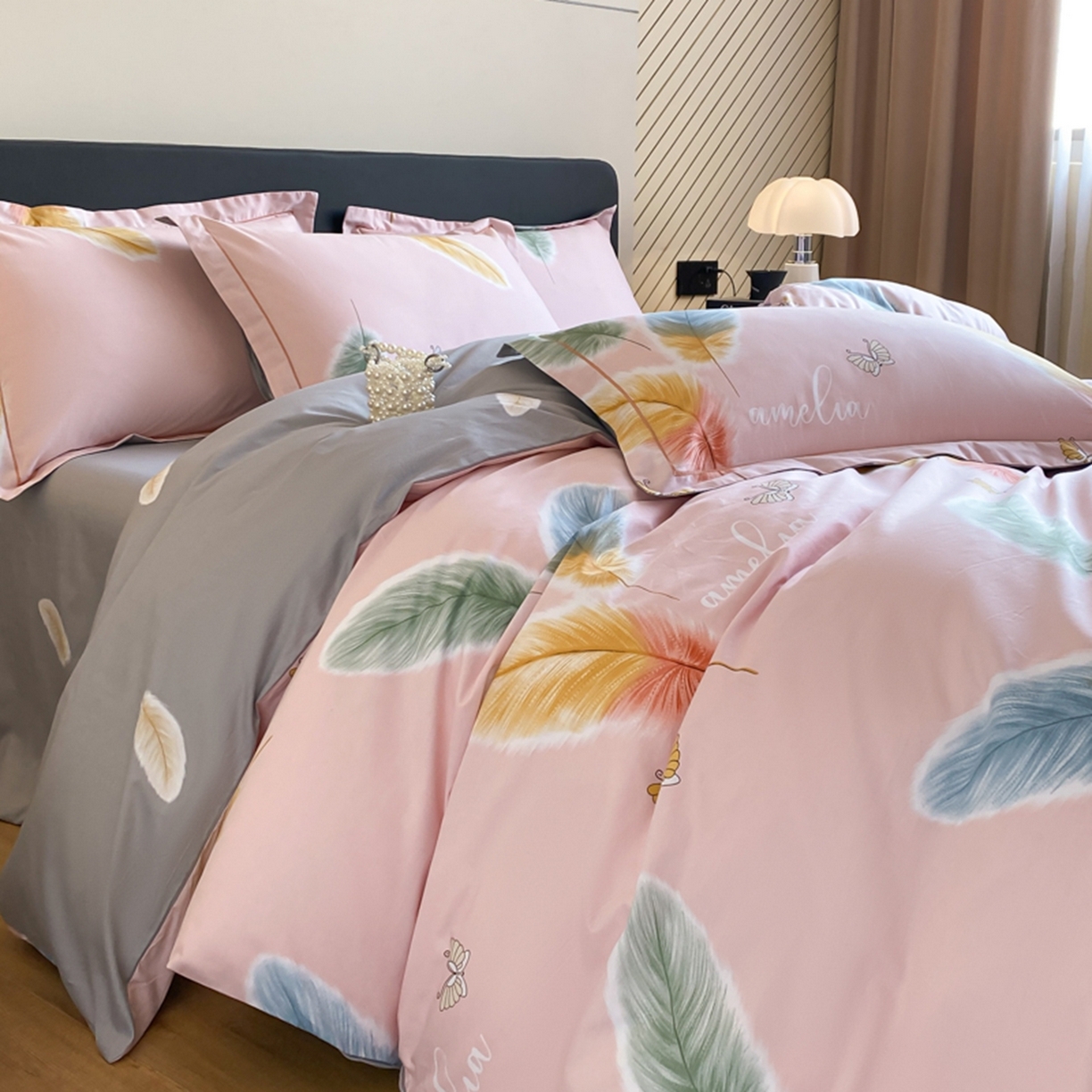 91家纺网 家纺一手货源 找家纺 格里芬家纺 2026新款全棉纯棉40S精梳棉13376印花四件套 雨蝶-粉