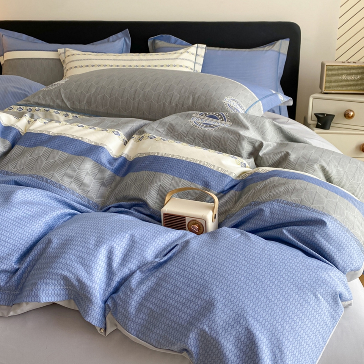 91家纺网 家纺一手货源 找家纺 格里芬家纺 2026新款全棉纯棉40S精梳棉13376印花四件套 语格-兰