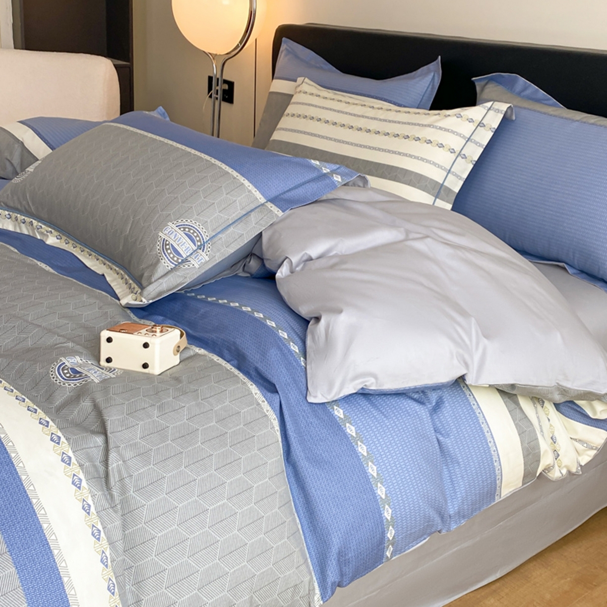 91家纺网 家纺一手货源 找家纺 格里芬家纺 2026新款全棉纯棉40S精梳棉13376印花四件套 语格-兰