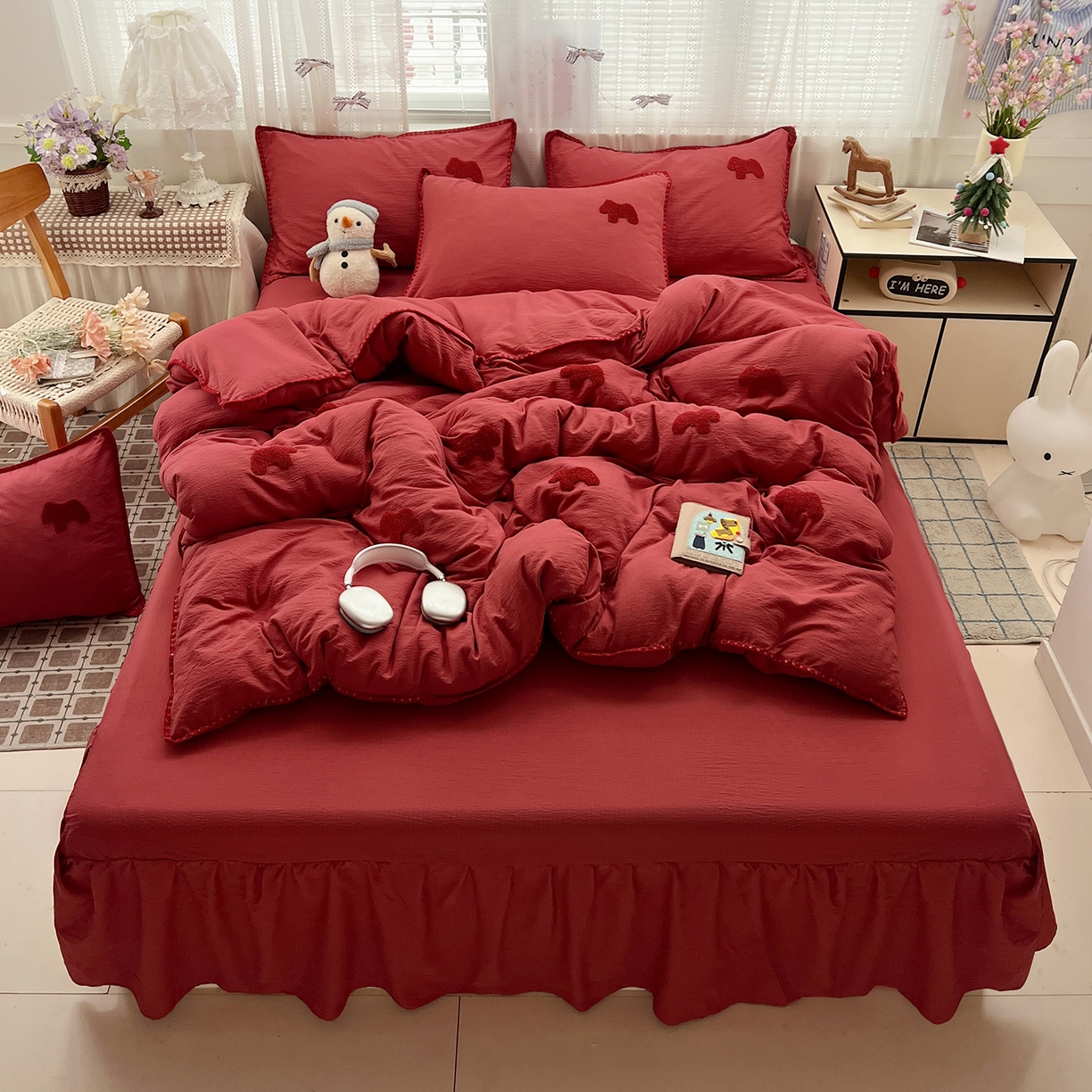 91家纺网 家纺一手货源 找家纺 富米莱（原臻工厂） 2026新款奶呼呼云感纱贝壳边毛巾绣四件套-小飞马 小飞马一红红