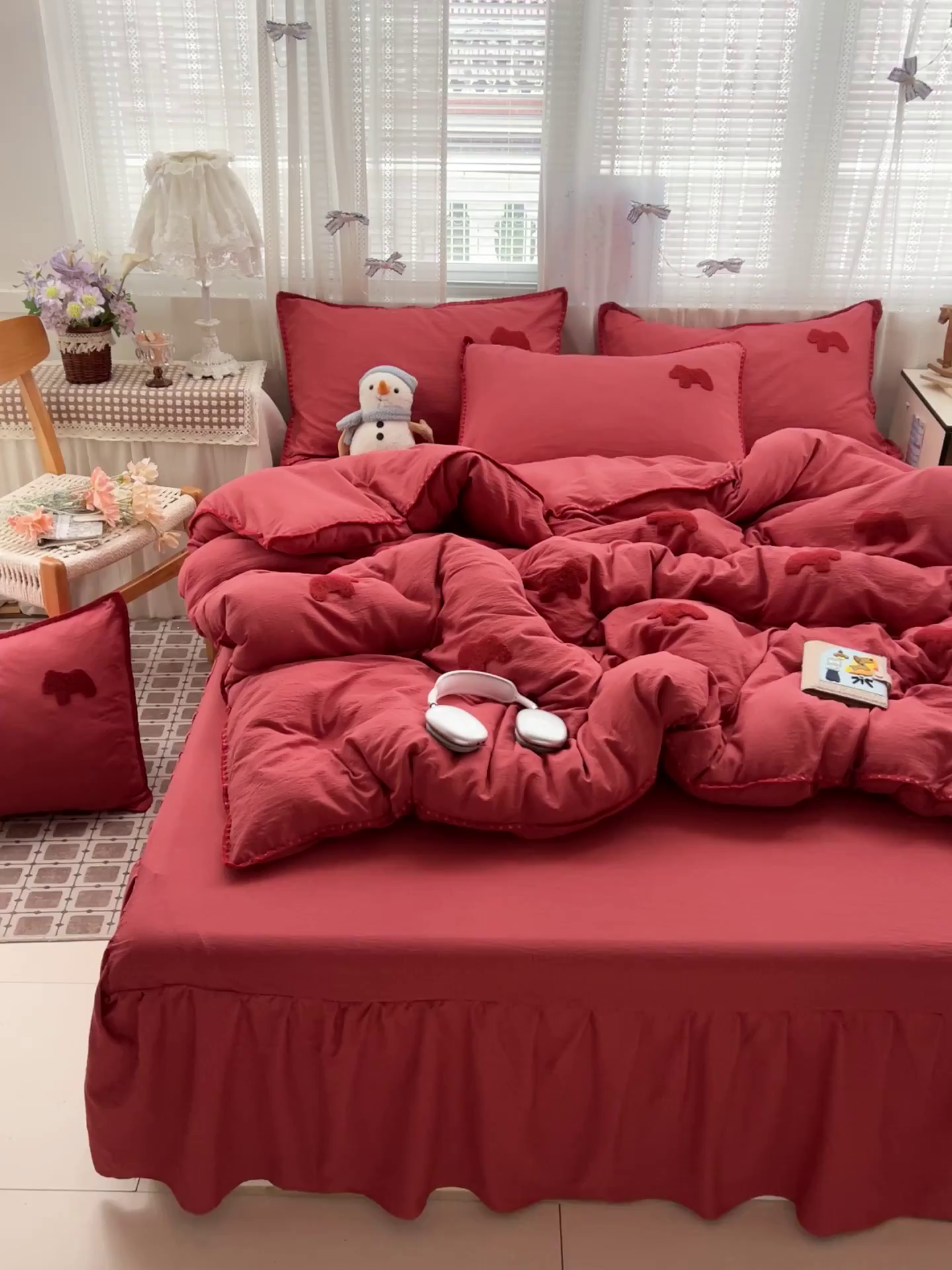 91家纺网 家纺一手货源 找家纺 富米莱（原臻工厂） 2026新款奶呼呼云感纱贝壳边毛巾绣四件套-小飞马 小飞马一红红