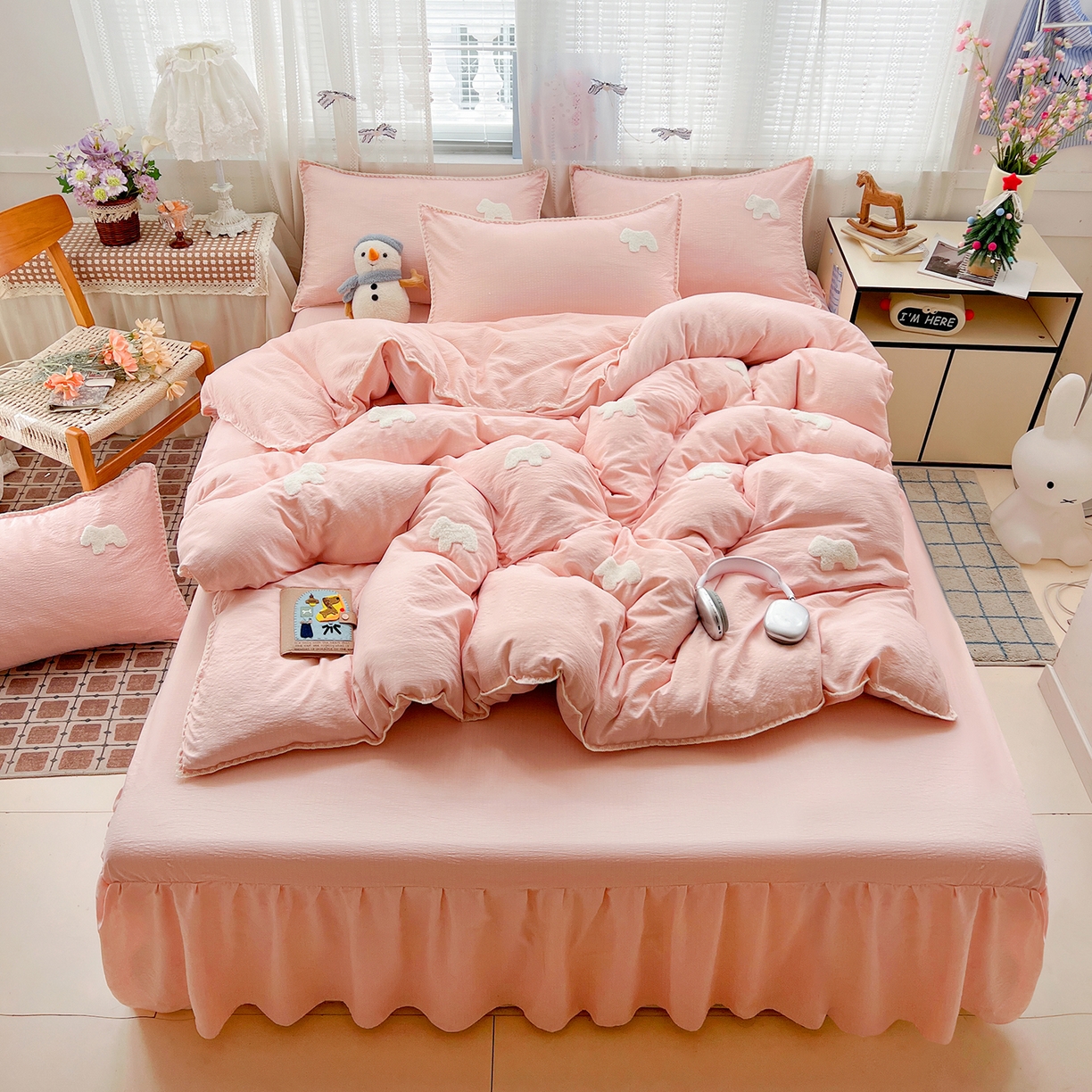 91家纺网 家纺一手货源 找家纺 富米莱（原臻工厂） 2026新款奶呼呼云感纱贝壳边毛巾绣四件套-小飞马 小飞马一粉