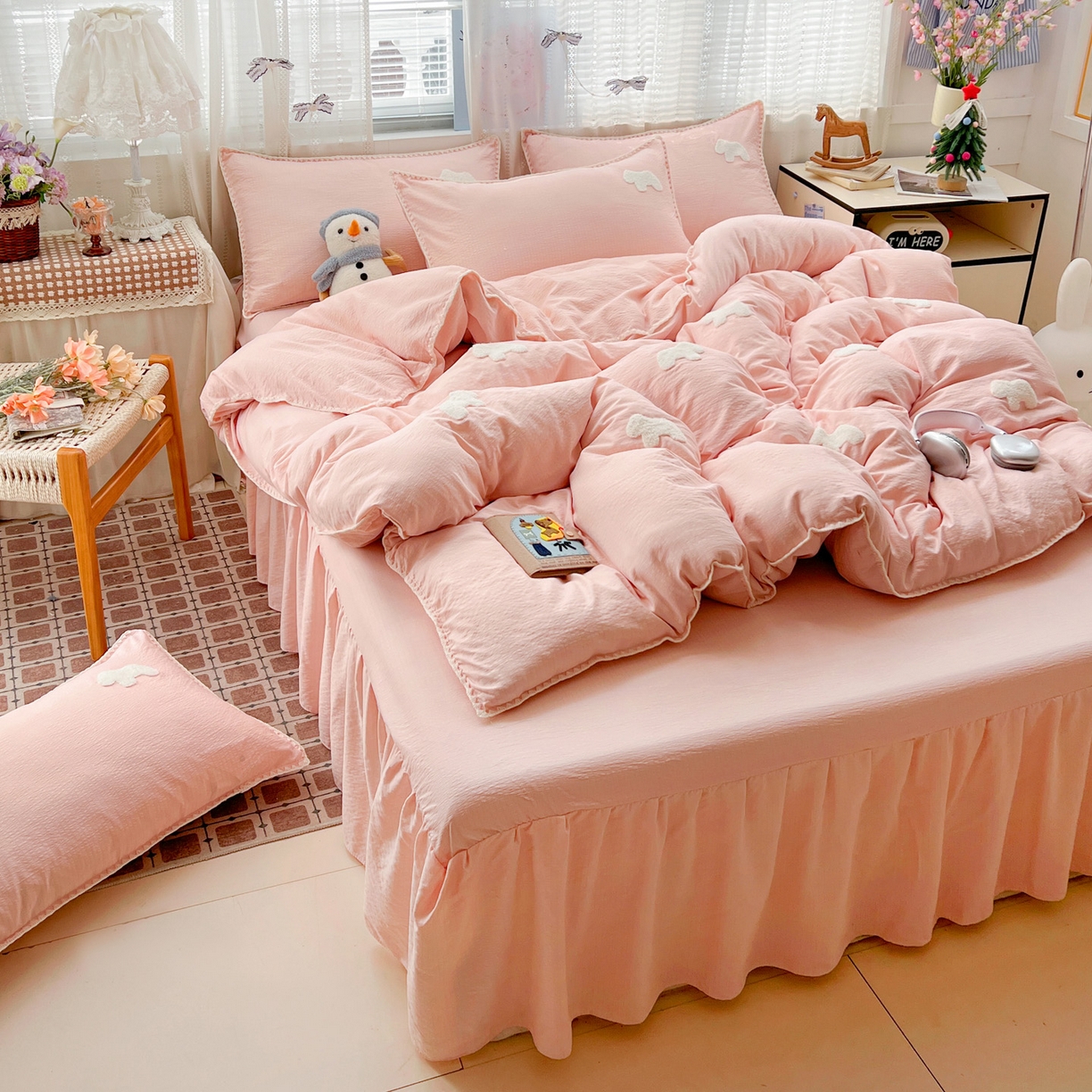 91家纺网 家纺一手货源 找家纺 富米莱（原臻工厂） 2026新款奶呼呼云感纱贝壳边毛巾绣四件套-小飞马 小飞马一粉