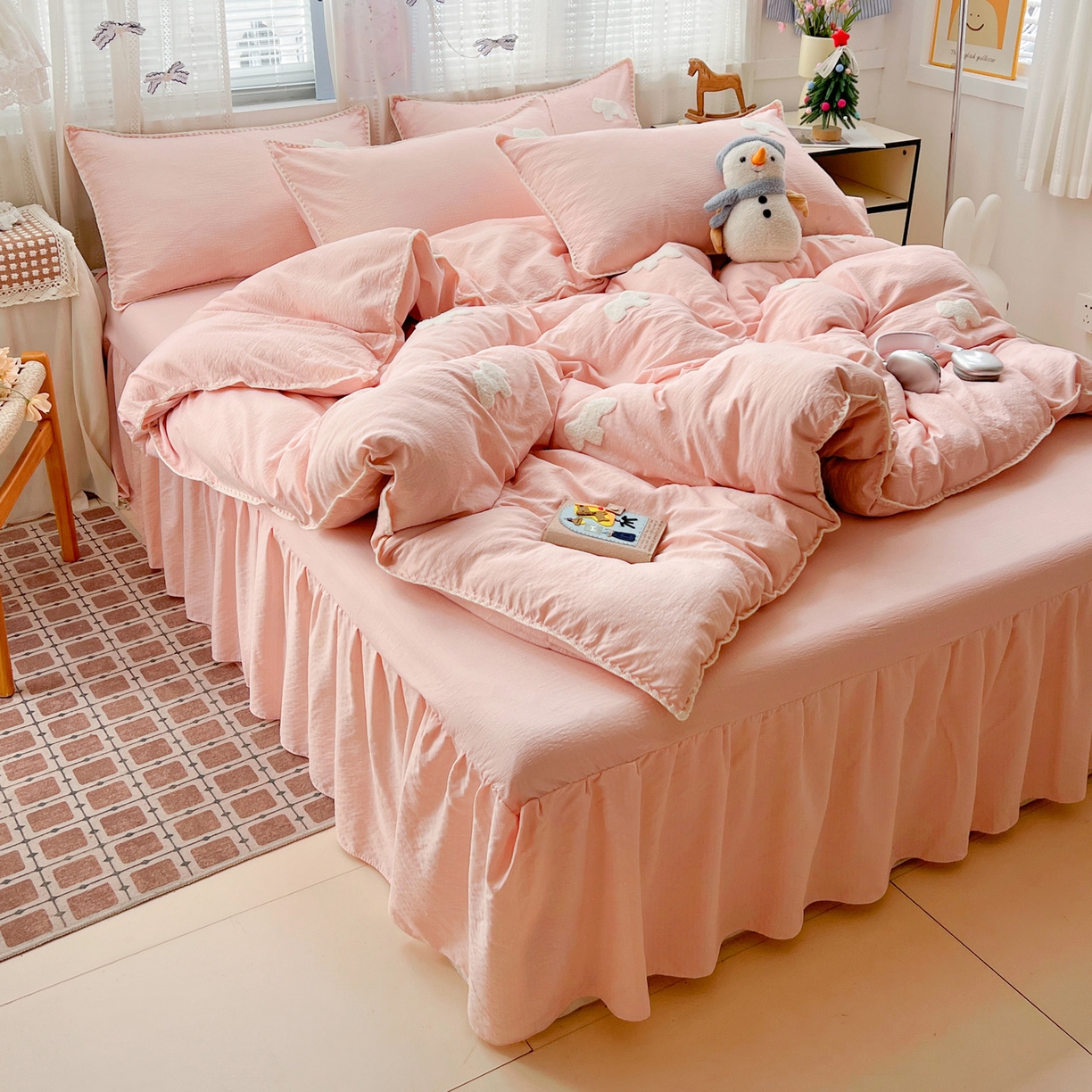 91家纺网 家纺一手货源 找家纺 富米莱（原臻工厂） 2026新款奶呼呼云感纱贝壳边毛巾绣四件套-小飞马 小飞马一粉