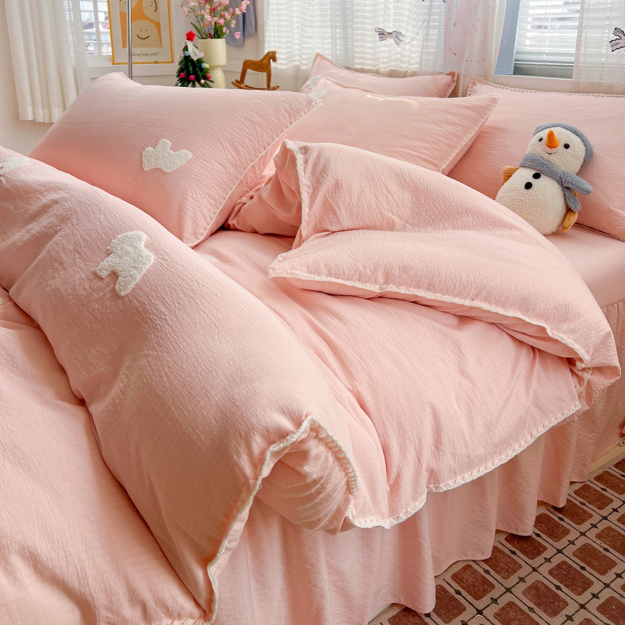 91家纺网 家纺一手货源 找家纺 富米莱（原臻工厂） 2026新款奶呼呼云感纱贝壳边毛巾绣四件套-小飞马 小飞马一粉