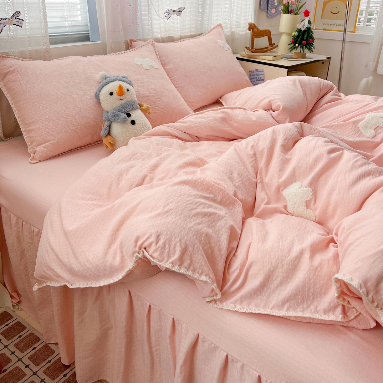 91家纺网 家纺一手货源 找家纺 富米莱（原臻工厂） 2026新款奶呼呼云感纱贝壳边毛巾绣四件套-小飞马 小飞马一粉