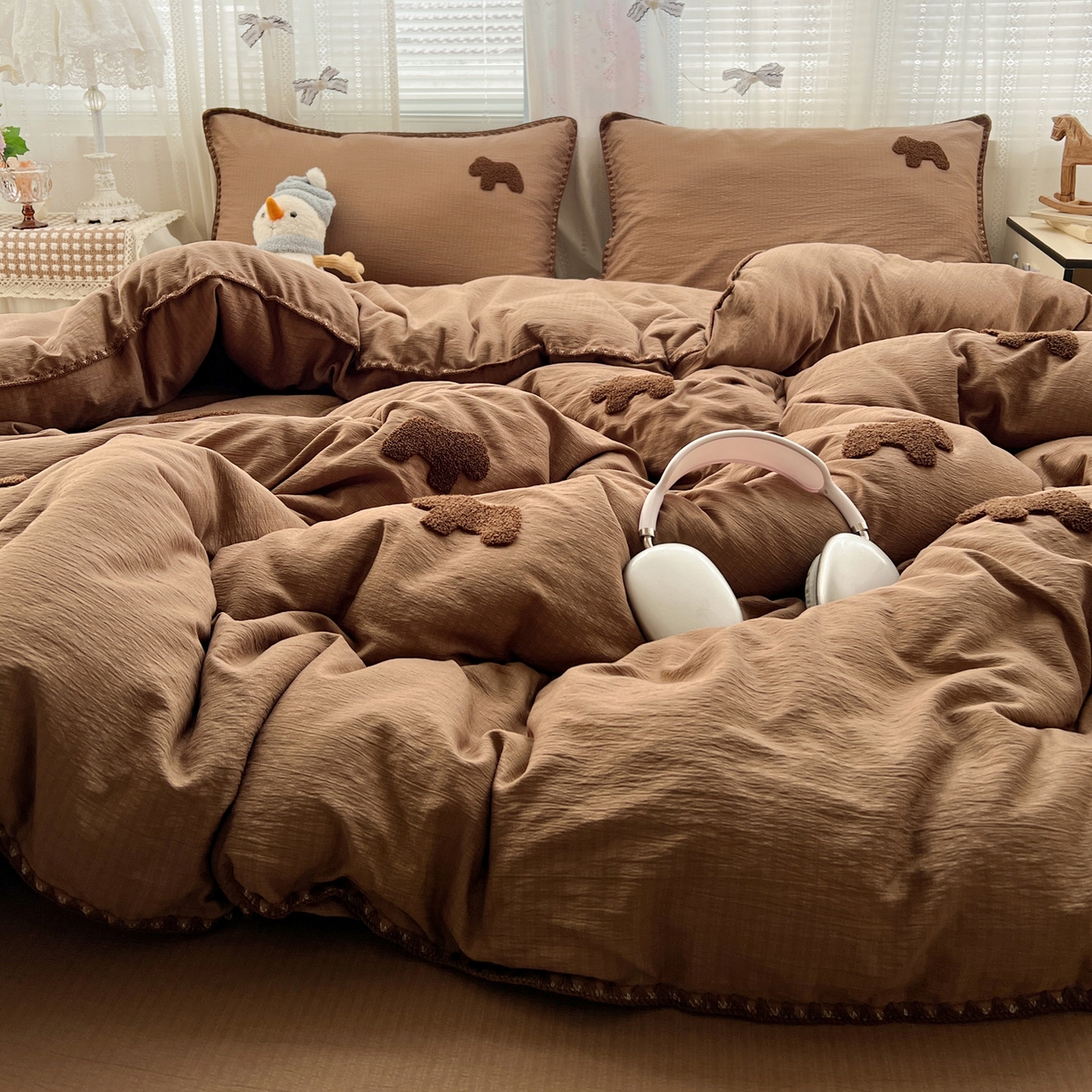 91家纺网 家纺一手货源 找家纺 富米莱（原臻工厂） 2026新款奶呼呼云感纱贝壳边毛巾绣四件套-小飞马 小飞马一咖