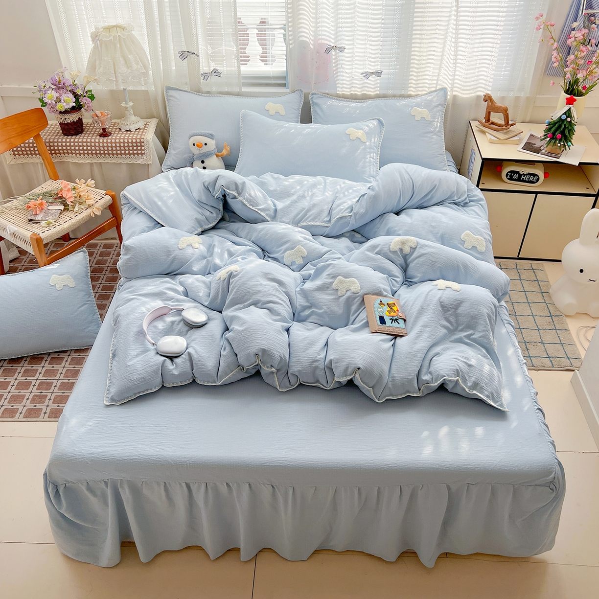 91家纺网 家纺一手货源 找家纺 富米莱（原臻工厂） 2026新款奶呼呼云感纱贝壳边毛巾绣四件套-小飞马 小飞马一蓝