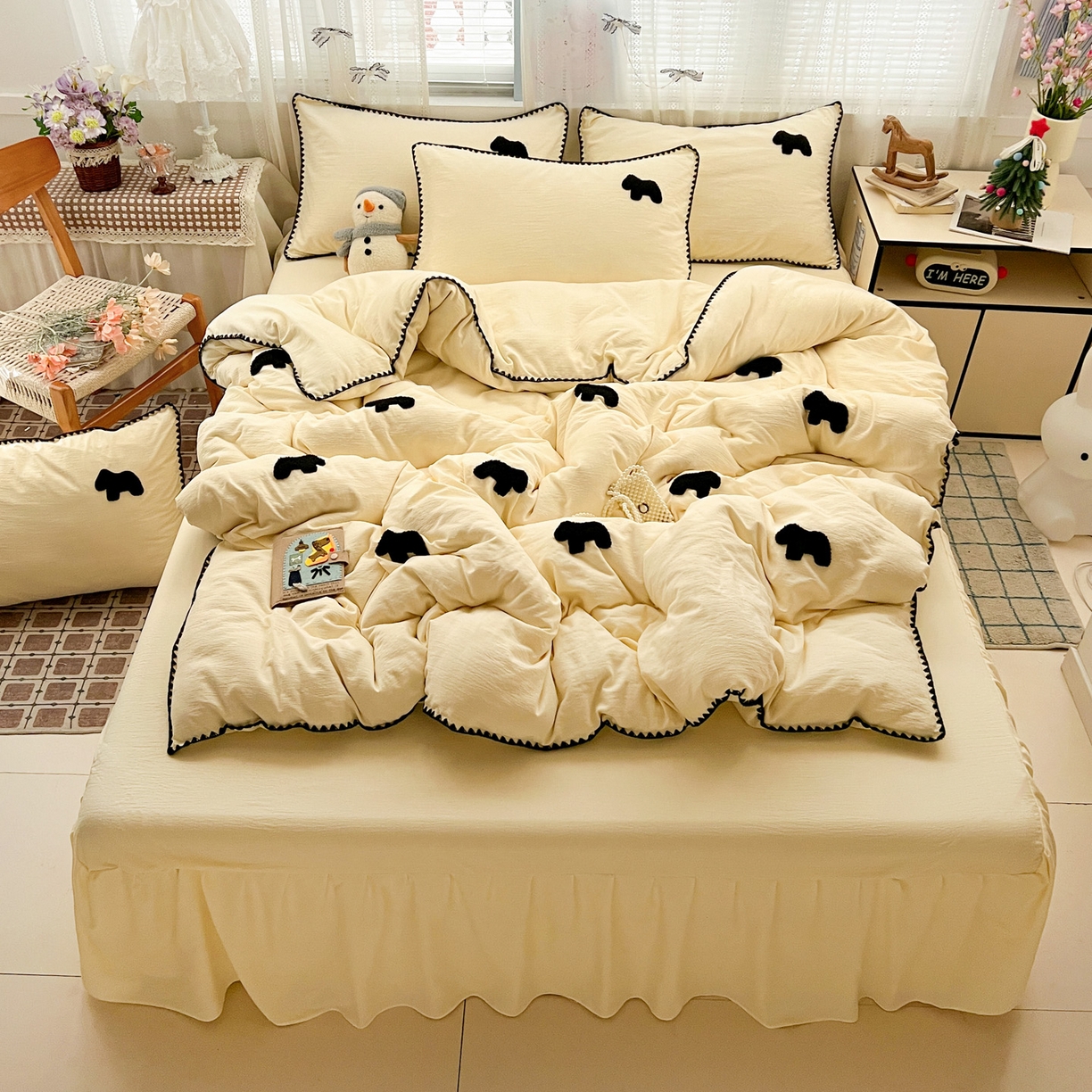 91家纺网 家纺一手货源 找家纺 富米莱（原臻工厂） 2026新款奶呼呼云感纱贝壳边毛巾绣四件套-小飞马 小飞马一米黑