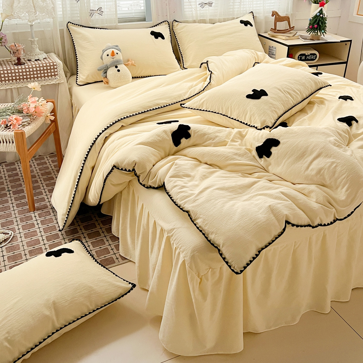 91家纺网 家纺一手货源 找家纺 富米莱（原臻工厂） 2026新款奶呼呼云感纱贝壳边毛巾绣四件套-小飞马 小飞马一米黑