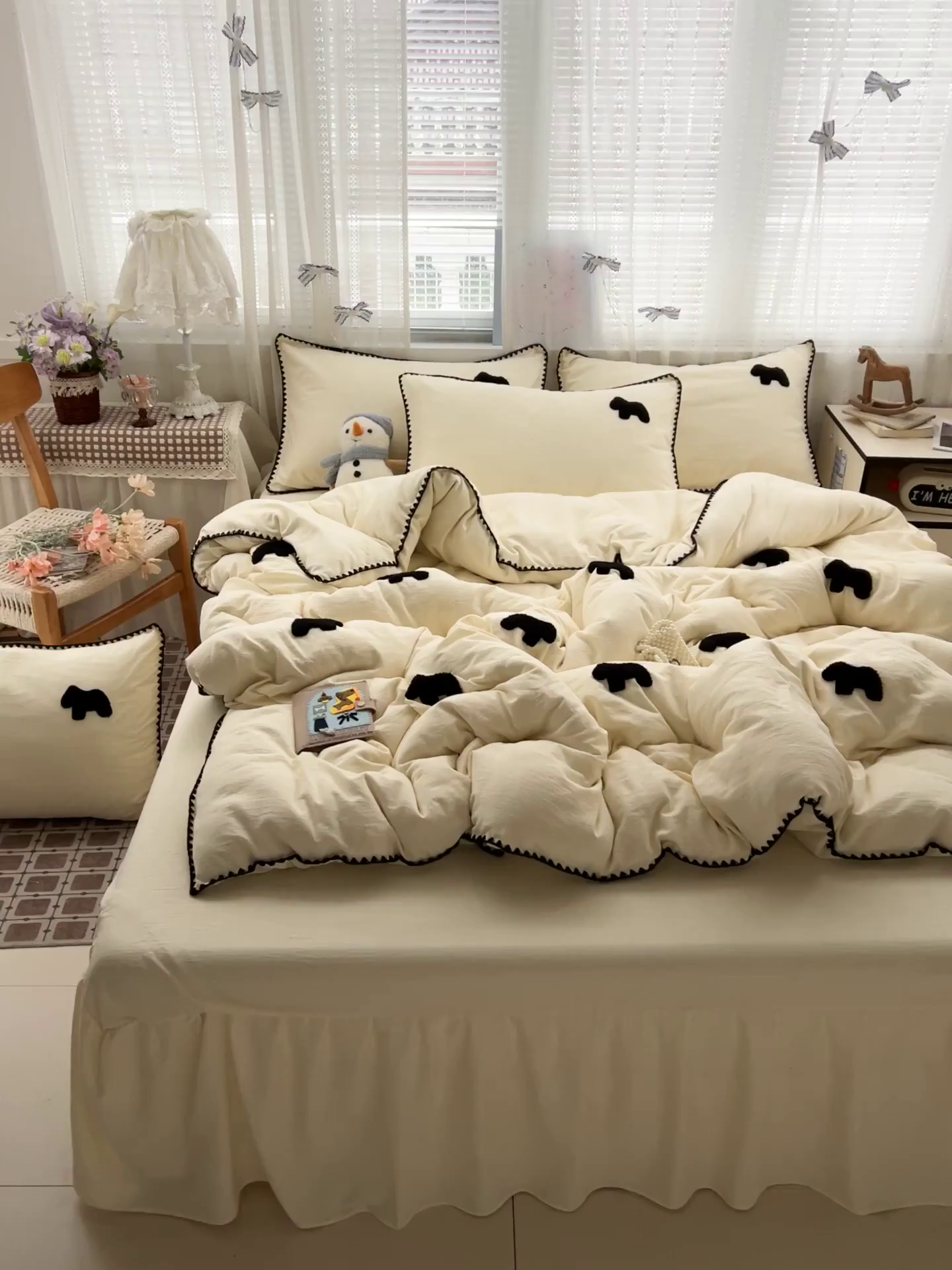 91家纺网 家纺一手货源 找家纺 富米莱（原臻工厂） 2026新款奶呼呼云感纱贝壳边毛巾绣四件套-小飞马 小飞马一米黑